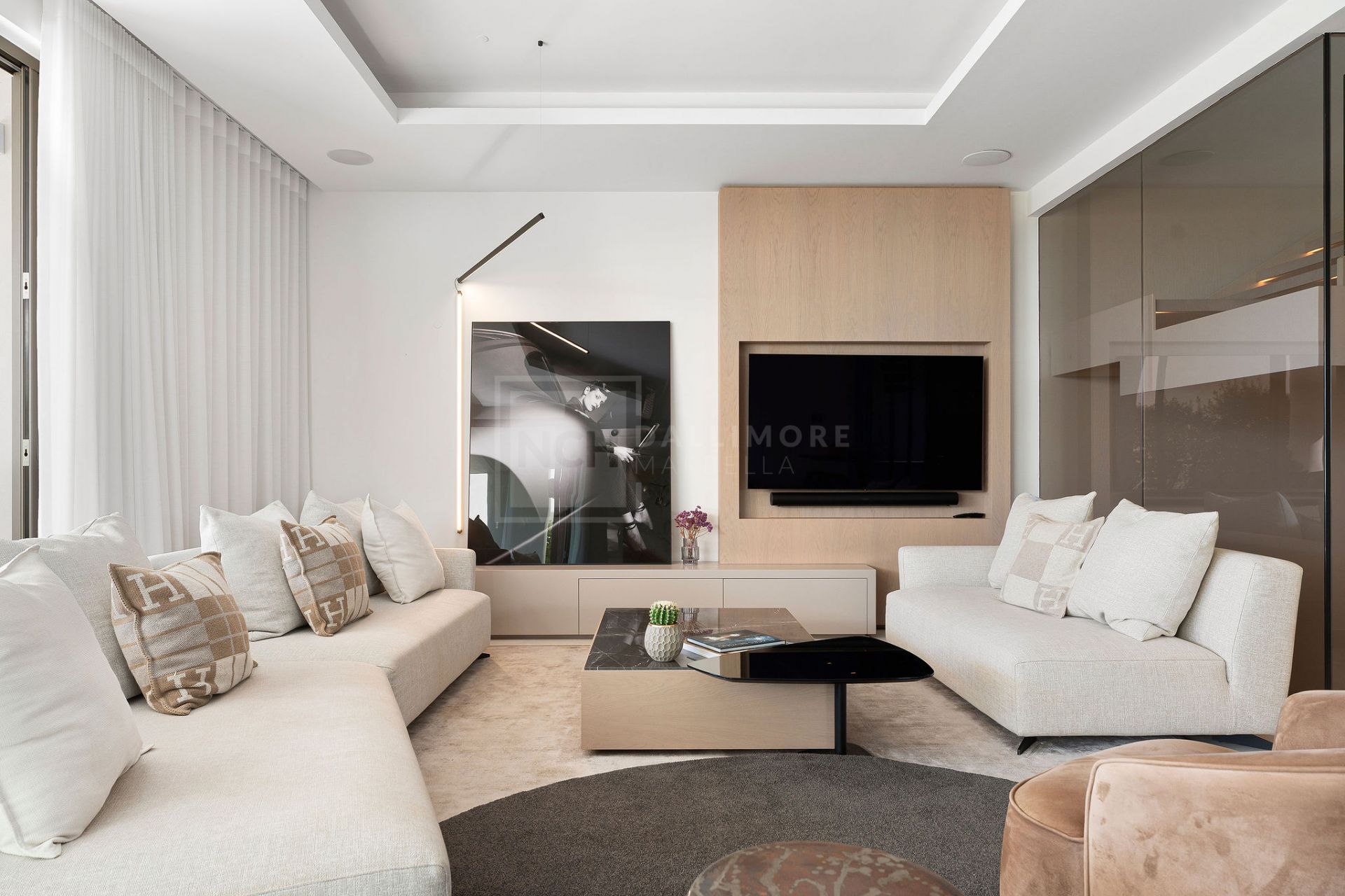 MODERN FOUR BEDROOM RESIDENCE WITH ROOFTOP SOLARIUM AND SEA VIEWS IN MARBELLA