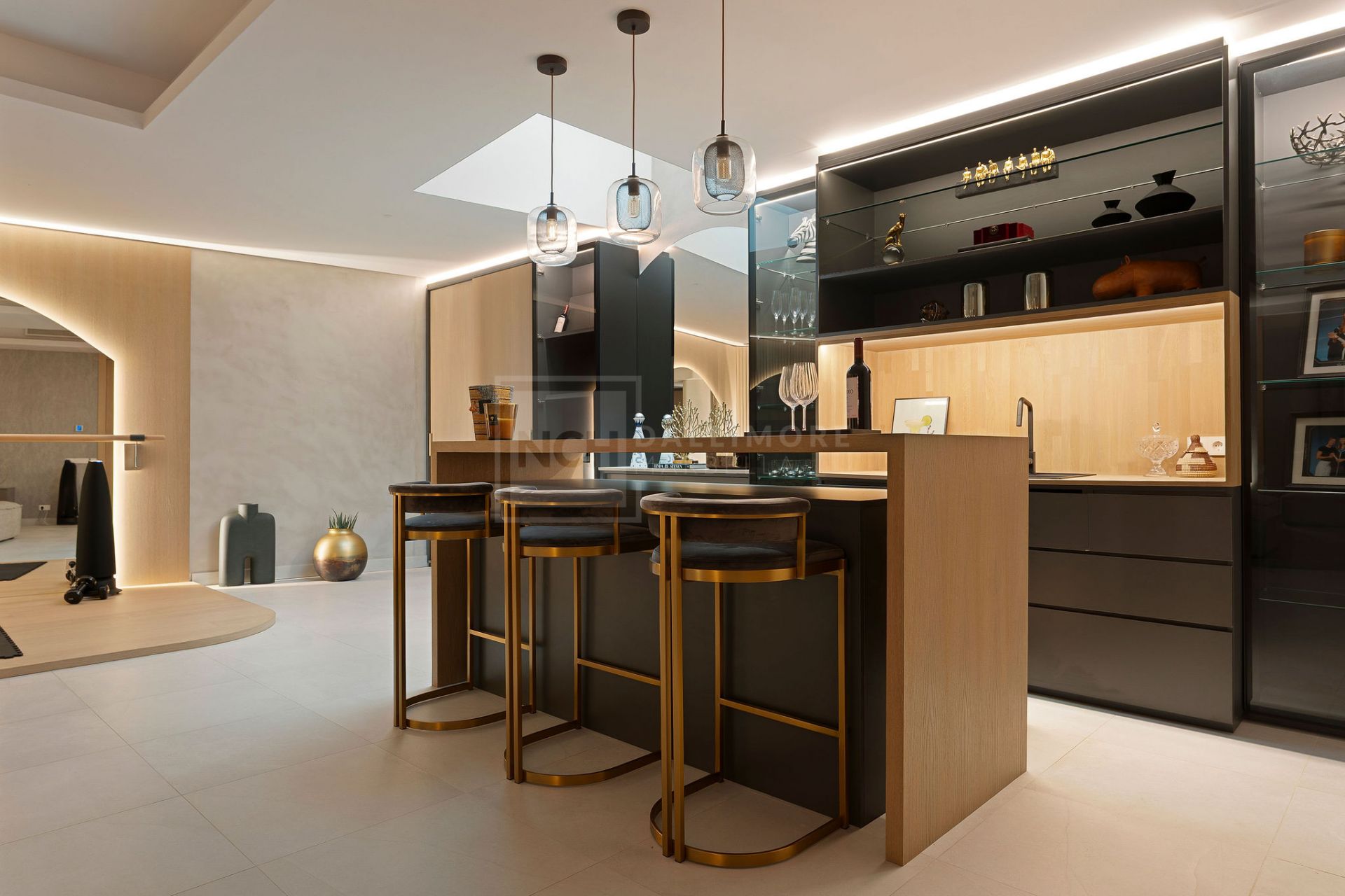 MODERN FOUR BEDROOM RESIDENCE WITH ROOFTOP SOLARIUM AND SEA VIEWS IN MARBELLA