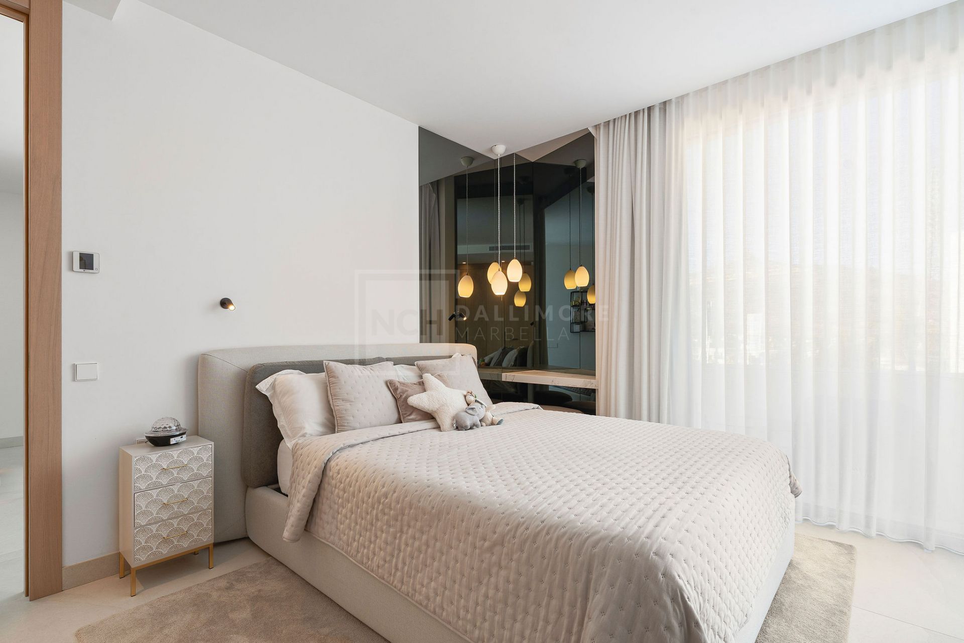 MODERN FOUR BEDROOM RESIDENCE WITH ROOFTOP SOLARIUM AND SEA VIEWS IN MARBELLA