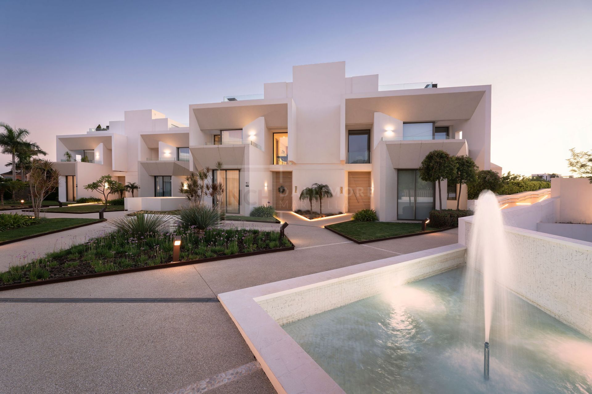 MODERN FOUR BEDROOM RESIDENCE WITH ROOFTOP SOLARIUM AND SEA VIEWS IN MARBELLA