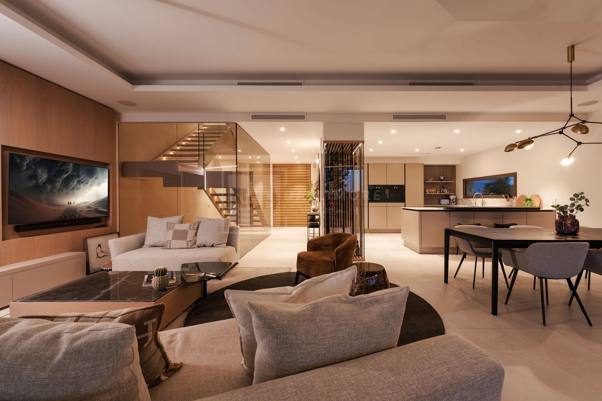 MODERN FOUR BEDROOM RESIDENCE WITH ROOFTOP SOLARIUM AND SEA VIEWS IN MARBELLA