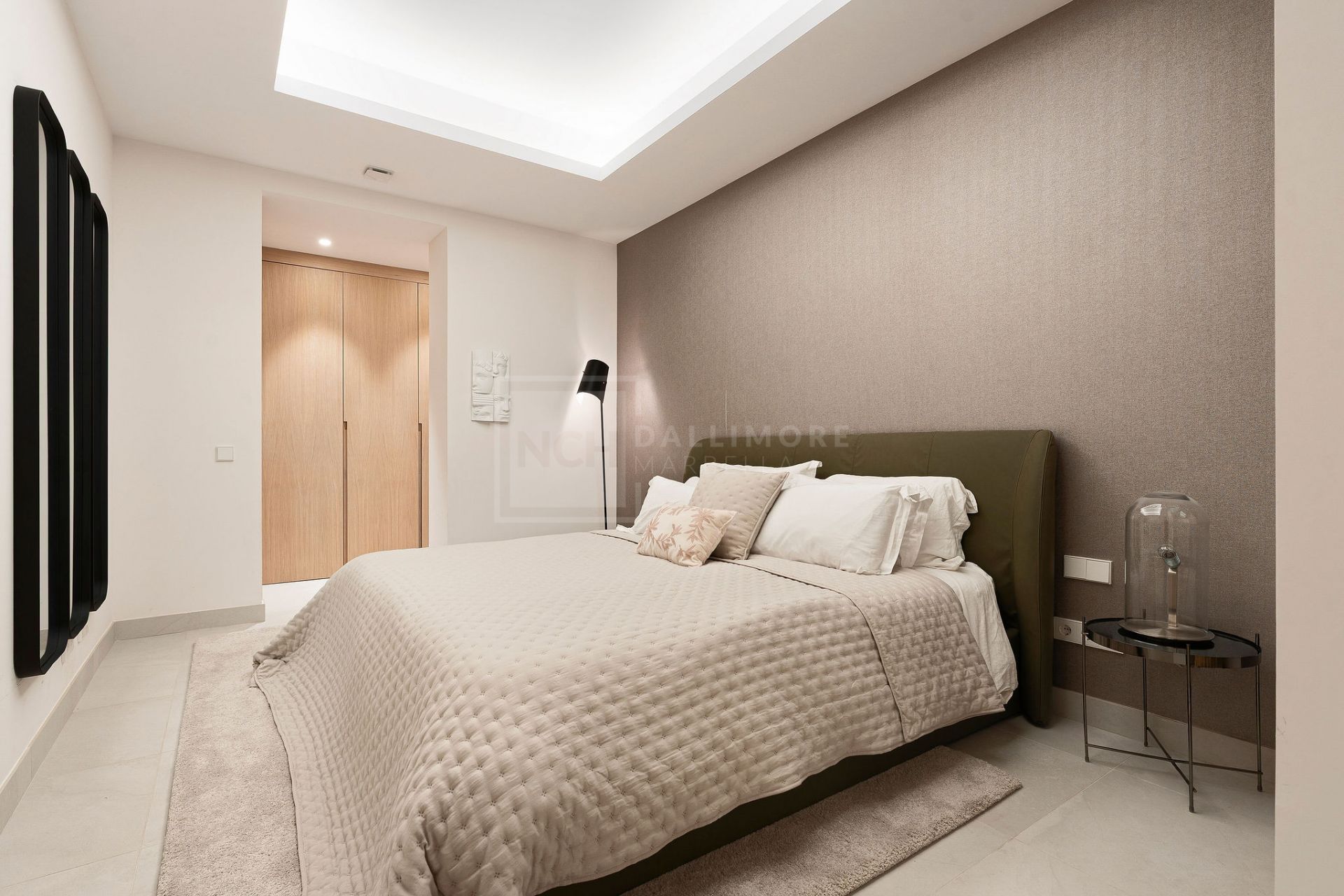 MODERN FOUR BEDROOM RESIDENCE WITH ROOFTOP SOLARIUM AND SEA VIEWS IN MARBELLA