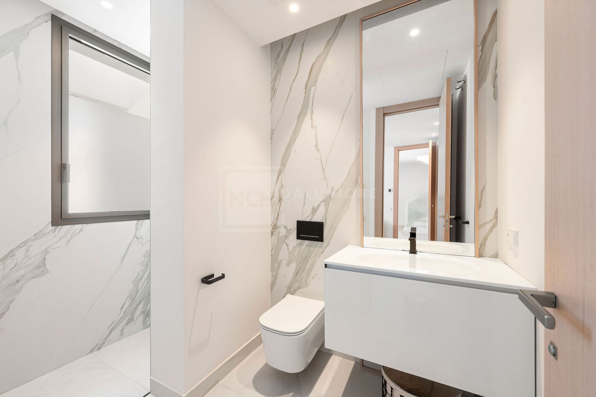 MODERN FOUR BEDROOM RESIDENCE WITH ROOFTOP SOLARIUM AND SEA VIEWS IN MARBELLA