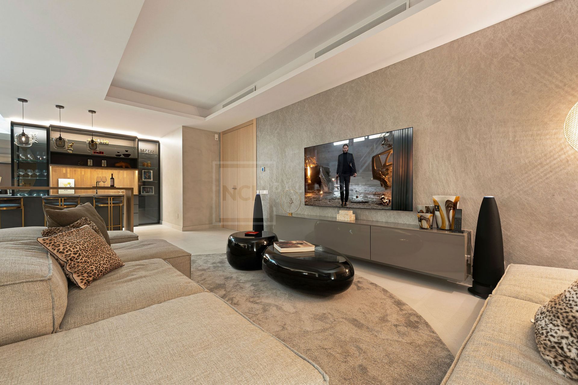 MODERN FOUR BEDROOM RESIDENCE WITH ROOFTOP SOLARIUM AND SEA VIEWS IN MARBELLA