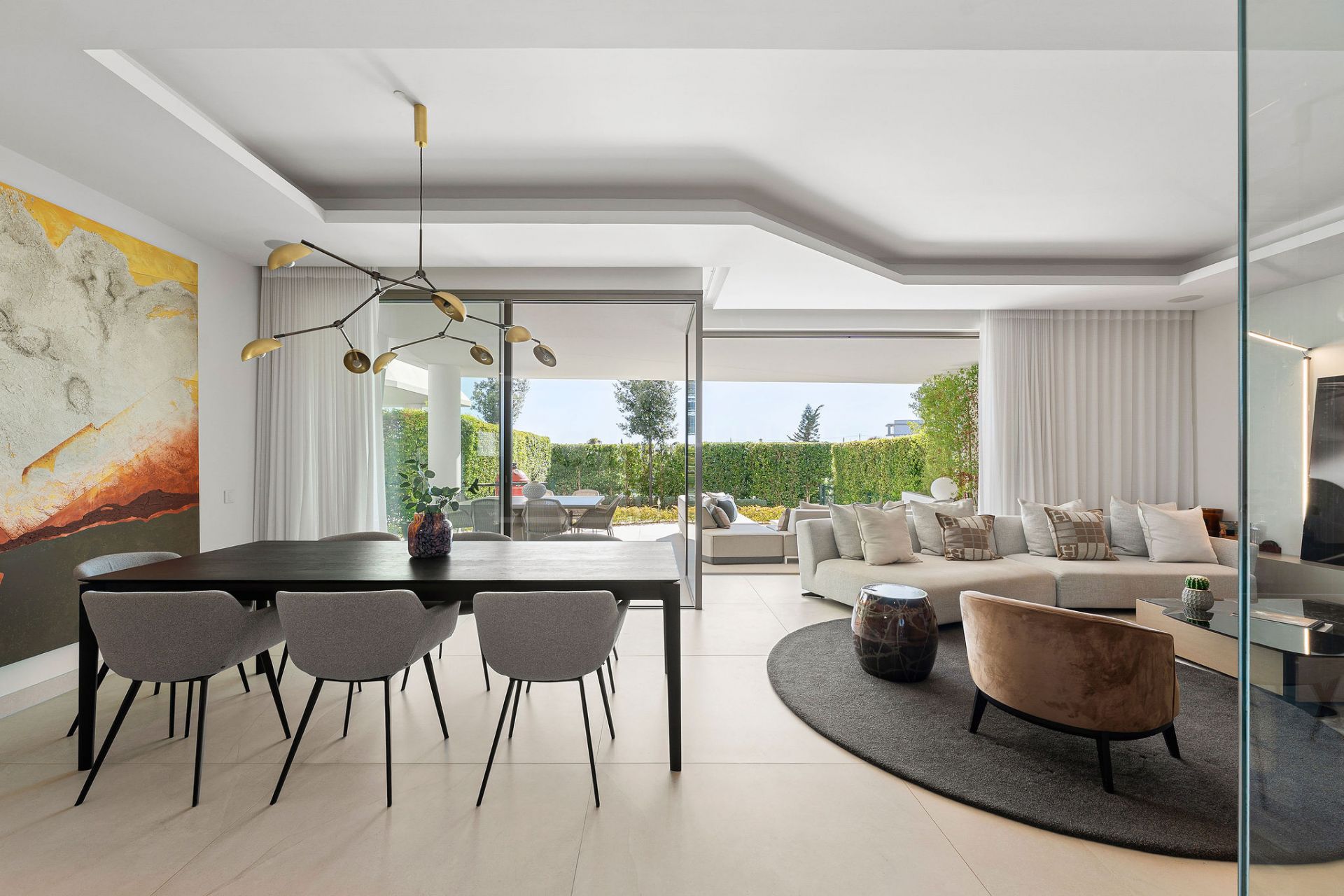 MODERN FOUR BEDROOM RESIDENCE WITH ROOFTOP SOLARIUM AND SEA VIEWS IN MARBELLA