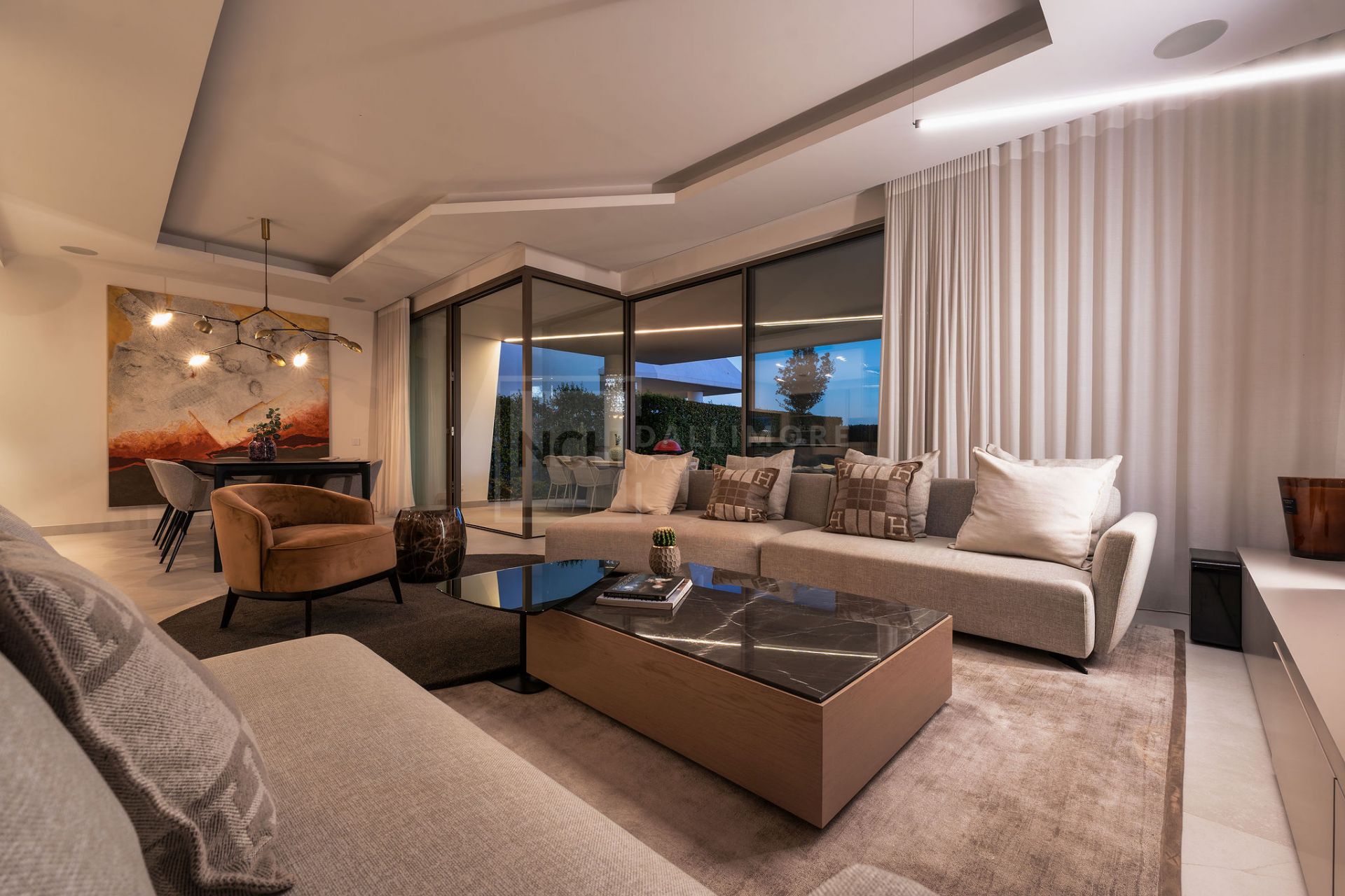 MODERN FOUR BEDROOM RESIDENCE WITH ROOFTOP SOLARIUM AND SEA VIEWS IN MARBELLA