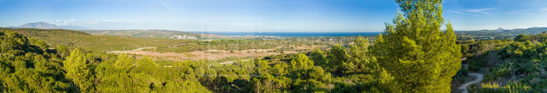 SOUTH-FACING PLOT WITH 8-BED UNSTUDIO PROJECT IN SOTOGRANDE