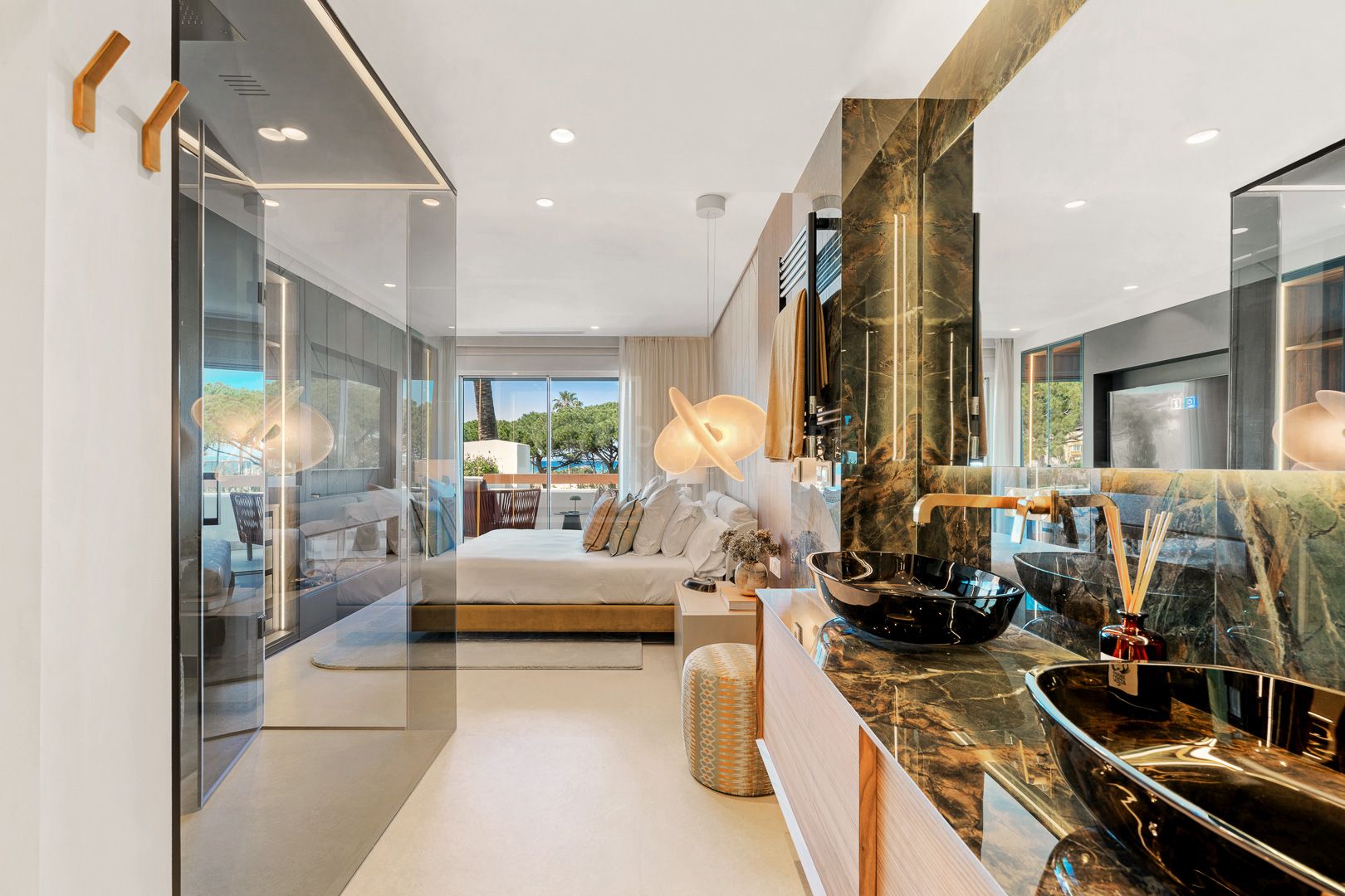 UNIQUE FRONT LINE BEACH APARTMENT IN LOS MONTEROS PALM BEACH