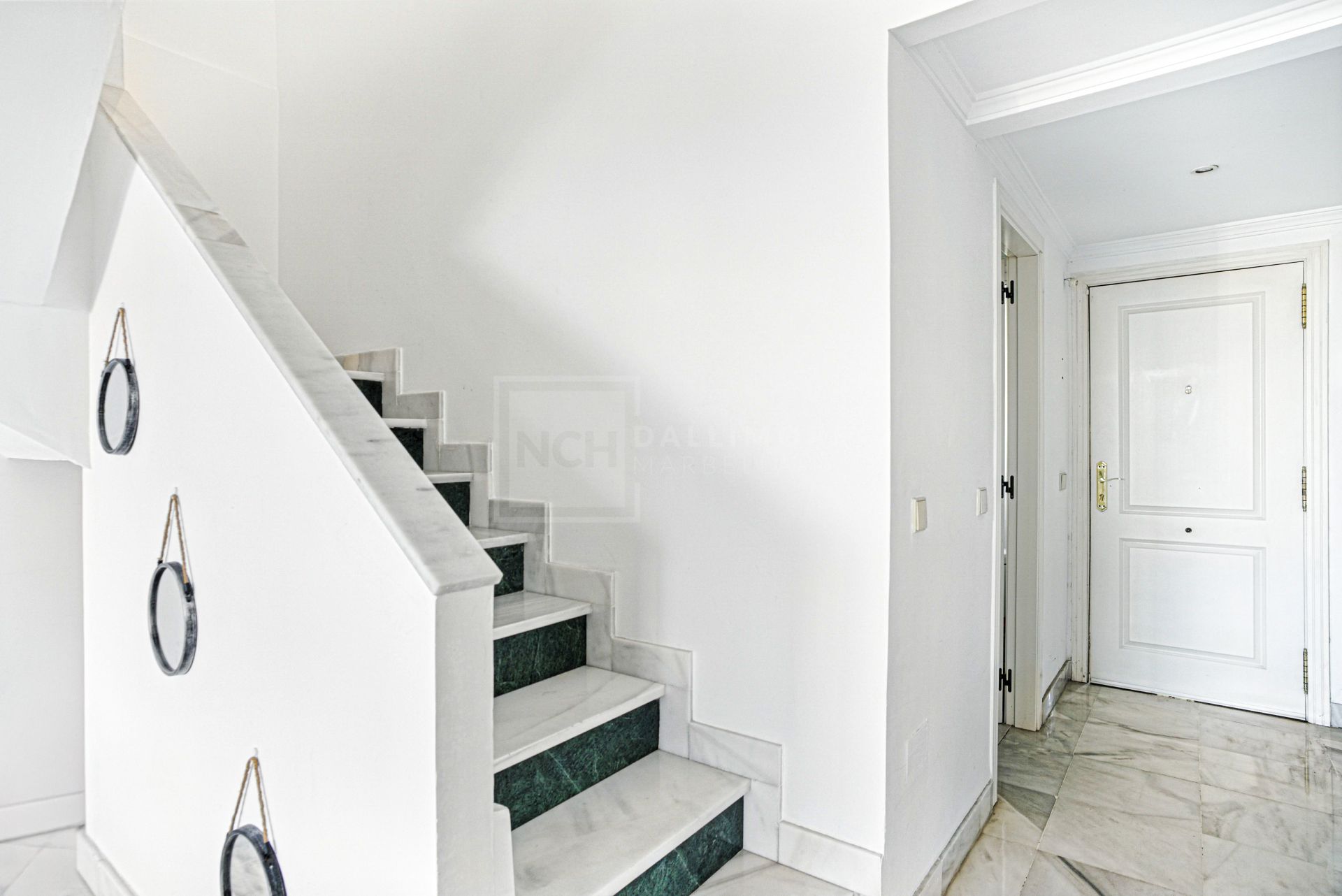 3-BEDROOM PENTHOUSE WITH SEA VIEWS IN PINOS DE NAGUELES