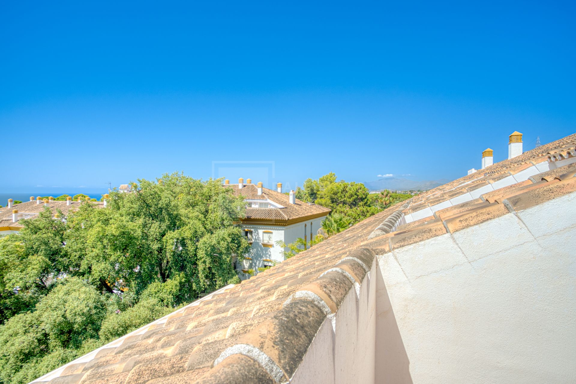 3-BEDROOM PENTHOUSE WITH SEA VIEWS IN PINOS DE NAGUELES