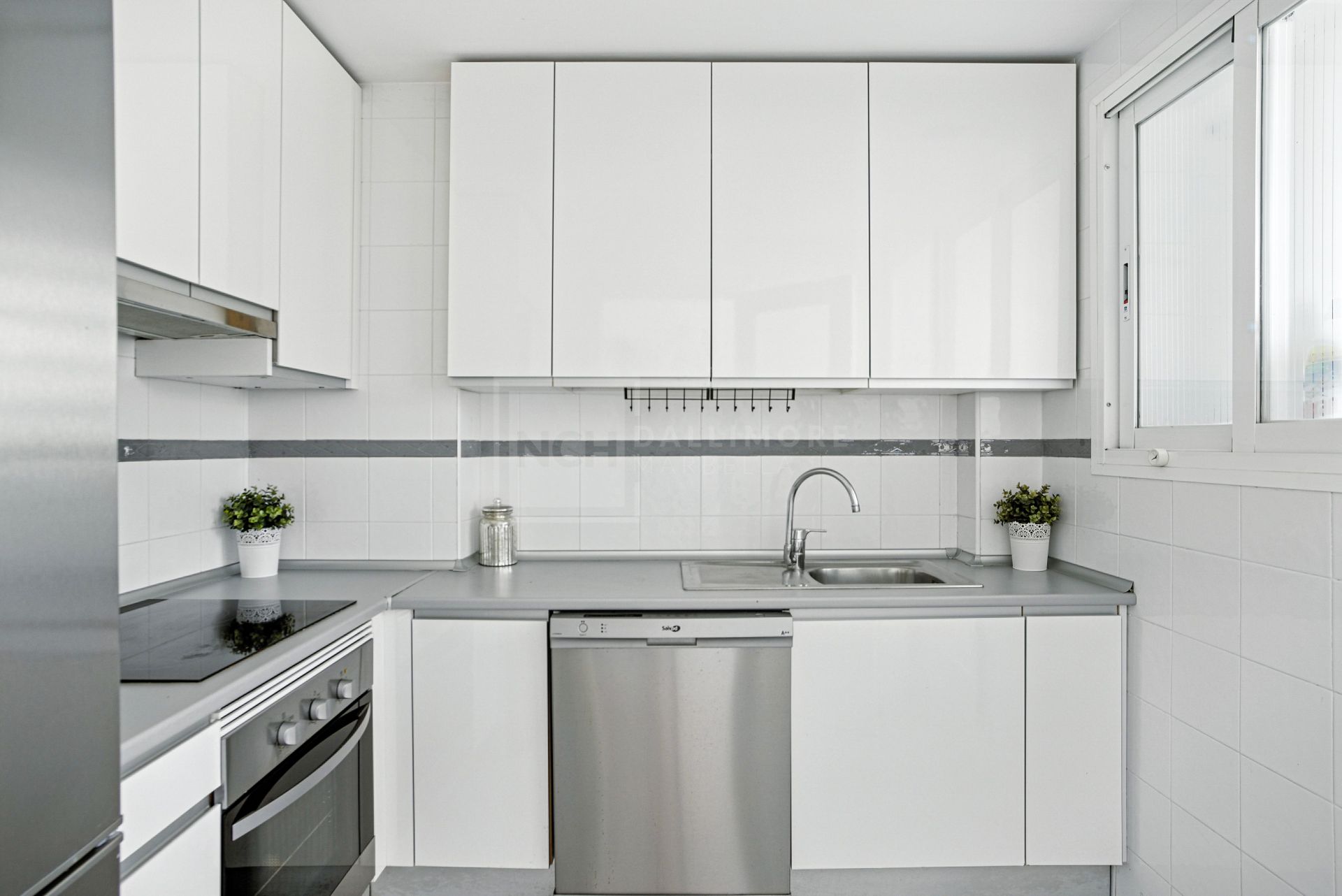 3-BEDROOM PENTHOUSE WITH SEA VIEWS IN PINOS DE NAGUELES