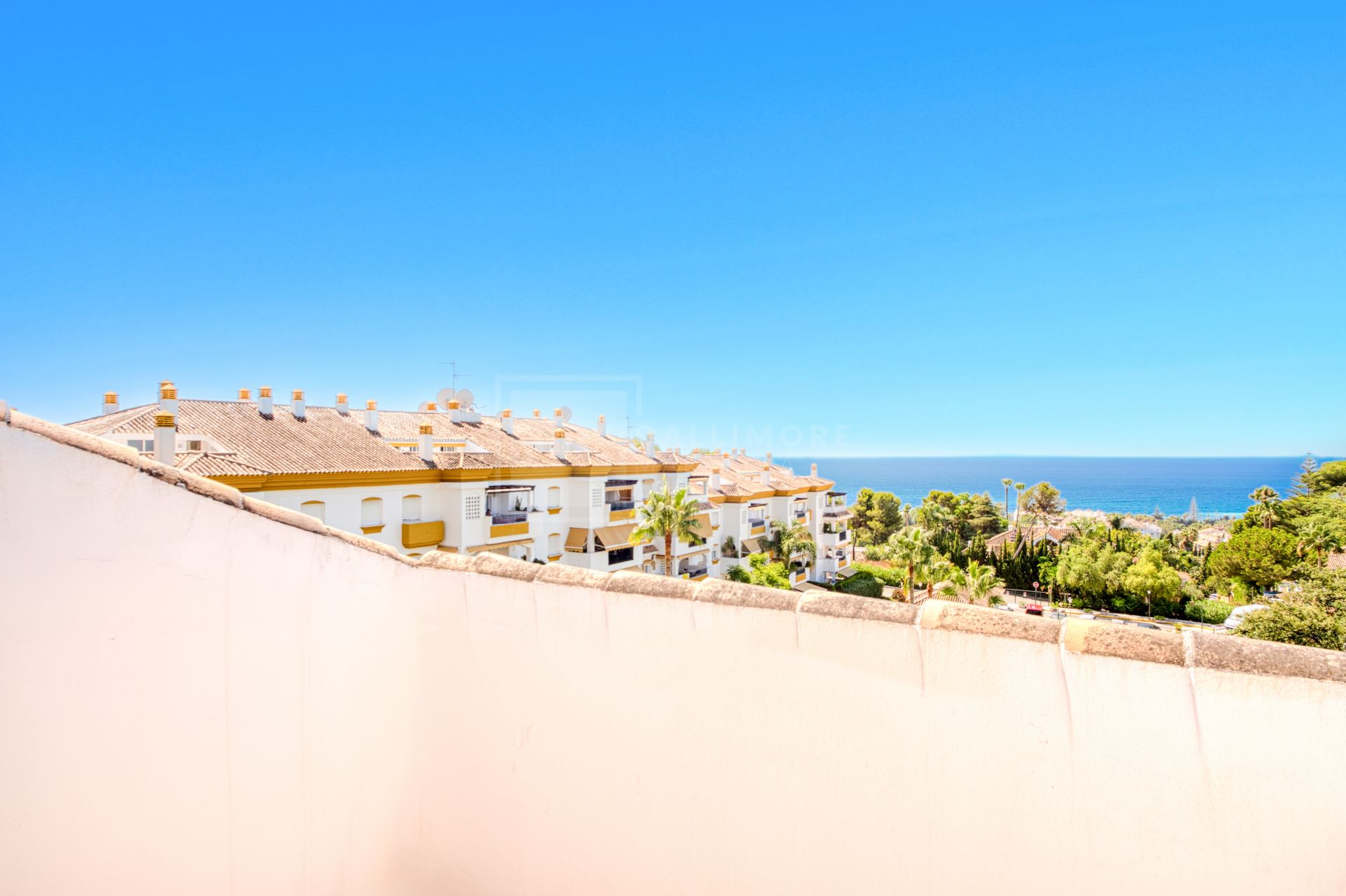 3-BEDROOM PENTHOUSE WITH SEA VIEWS IN PINOS DE NAGUELES