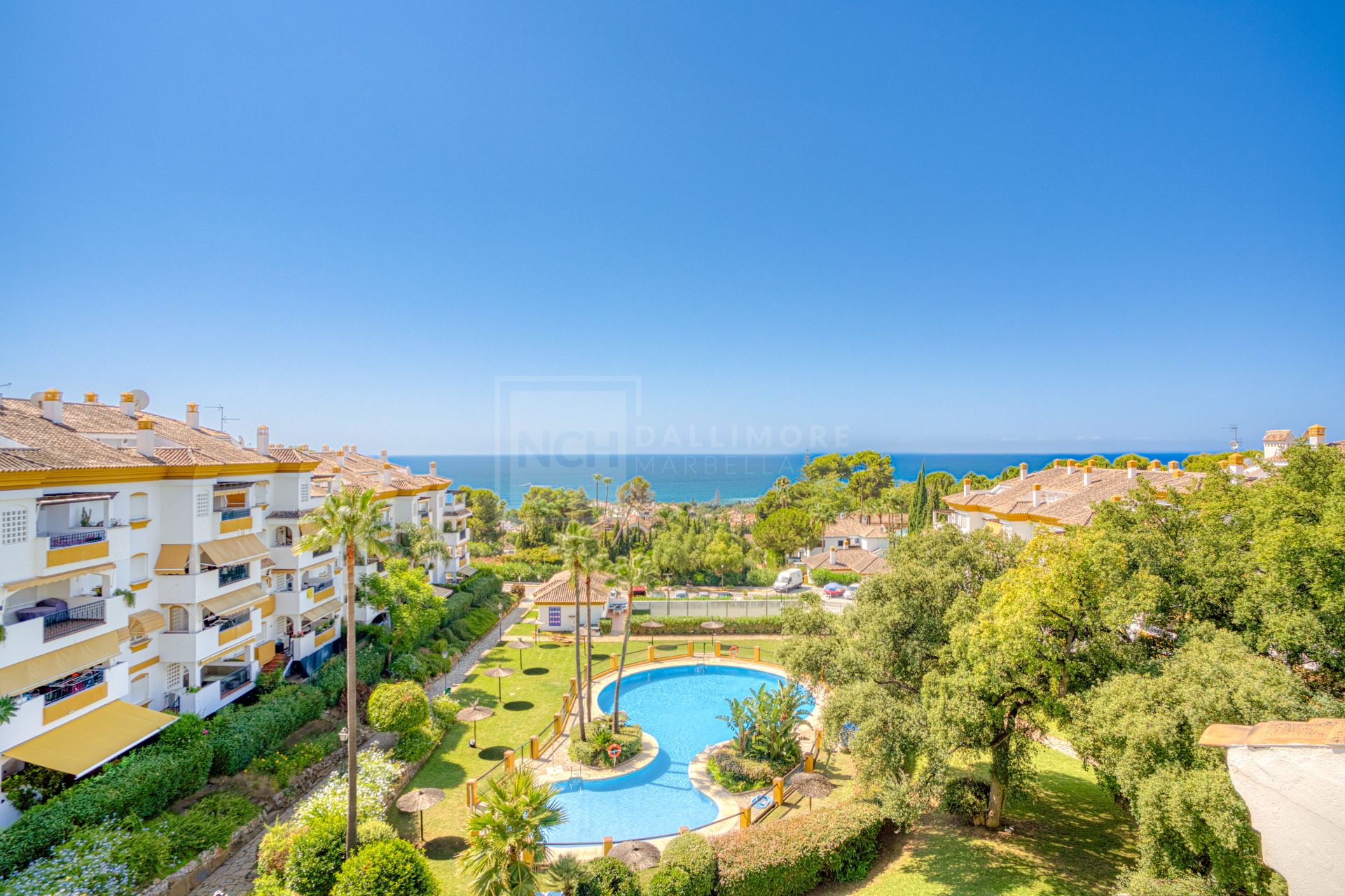 3-BEDROOM PENTHOUSE WITH SEA VIEWS IN PINOS DE NAGUELES