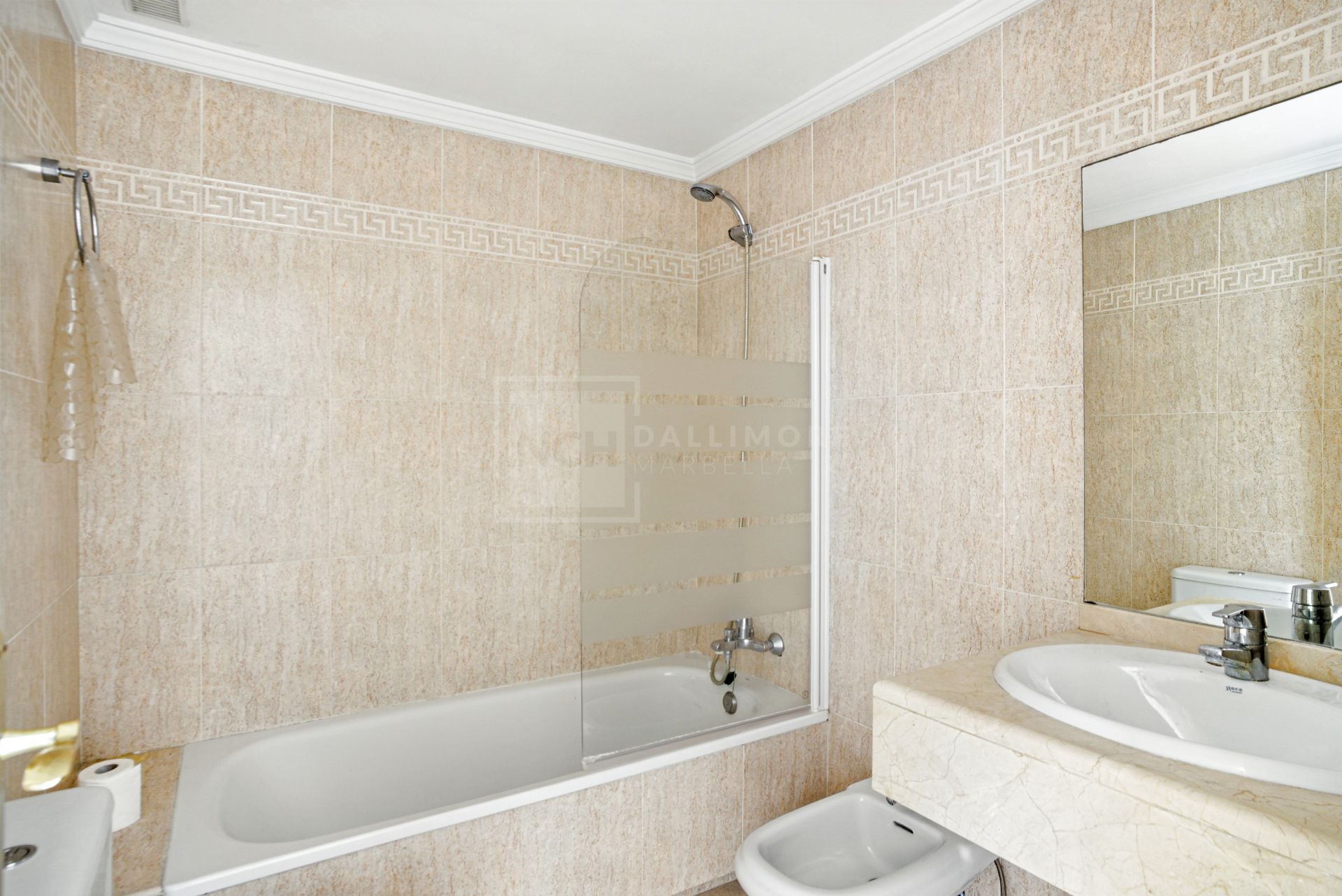 3-BEDROOM PENTHOUSE WITH SEA VIEWS IN PINOS DE NAGUELES