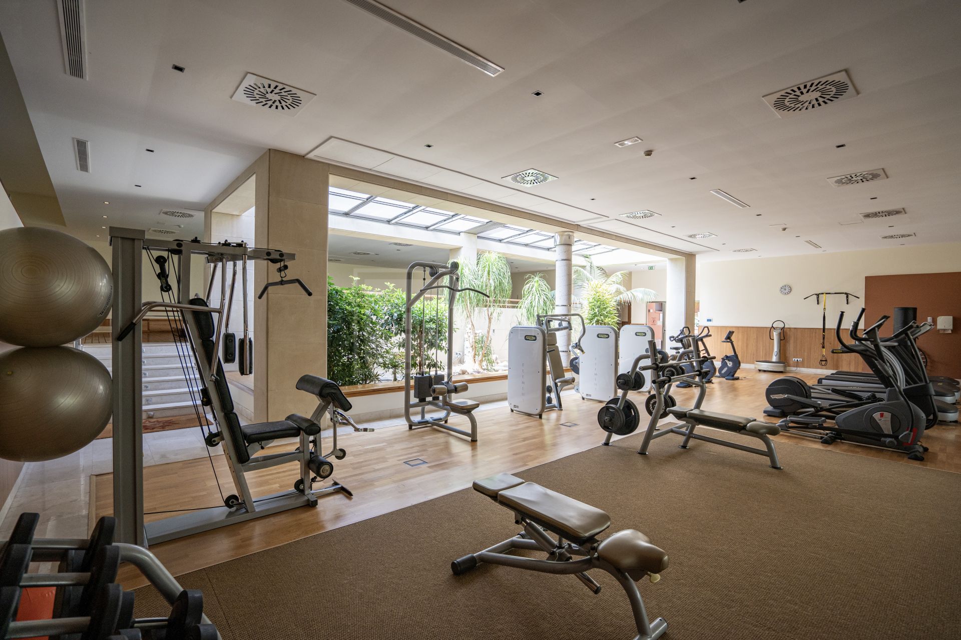 BEACHFRONT DUPLEX PENTHOUSE IN PUERTO BANUS