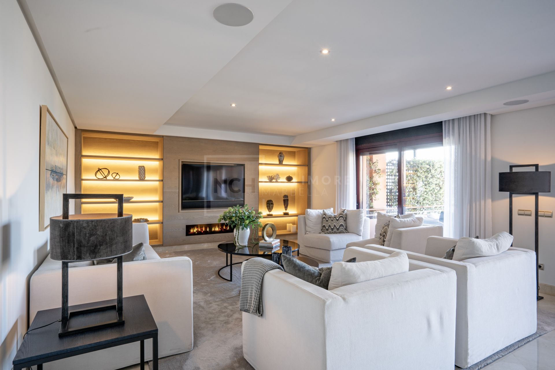 BEACHFRONT DUPLEX PENTHOUSE IN PUERTO BANUS