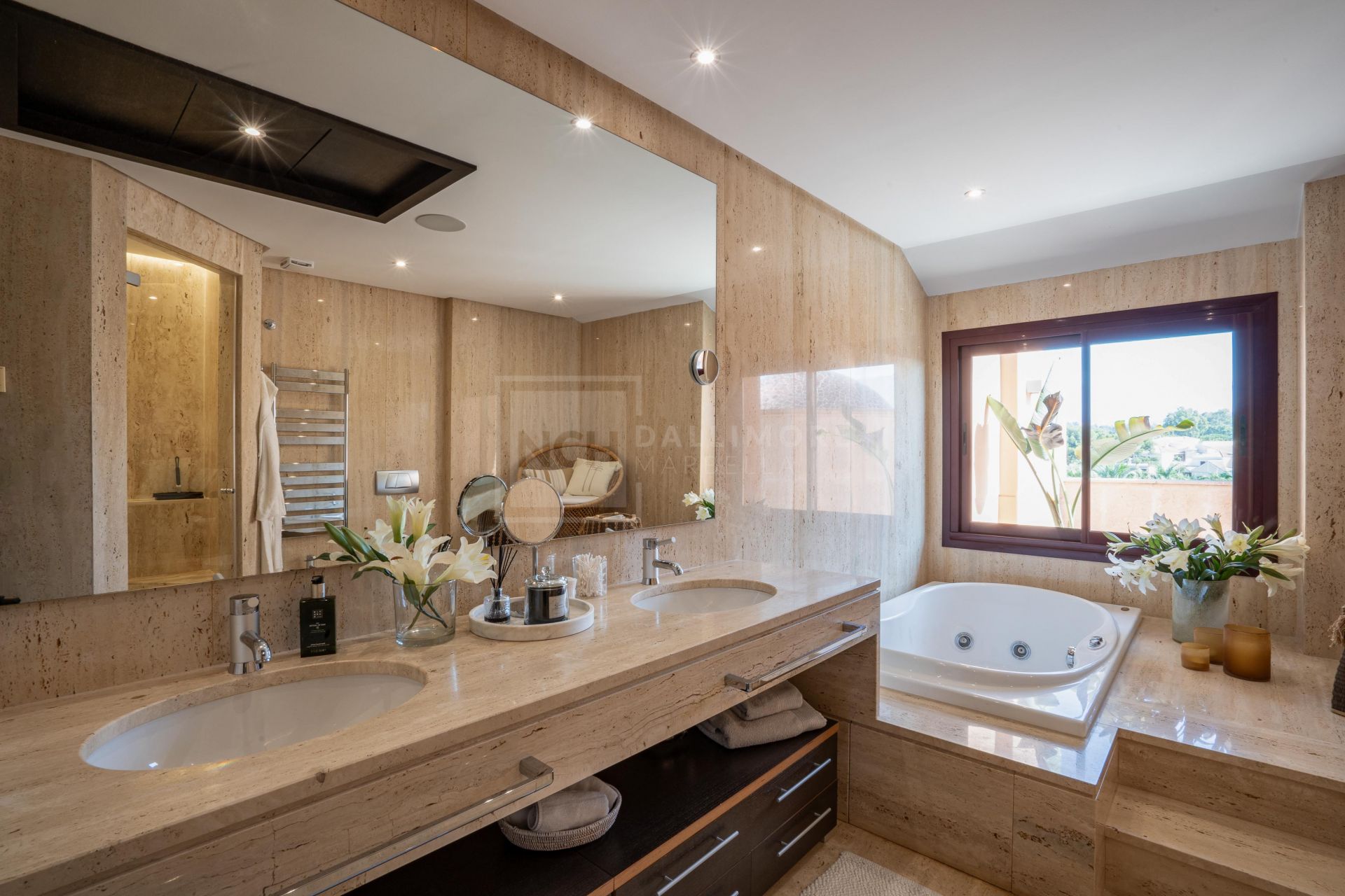 BEACHFRONT DUPLEX PENTHOUSE IN PUERTO BANUS