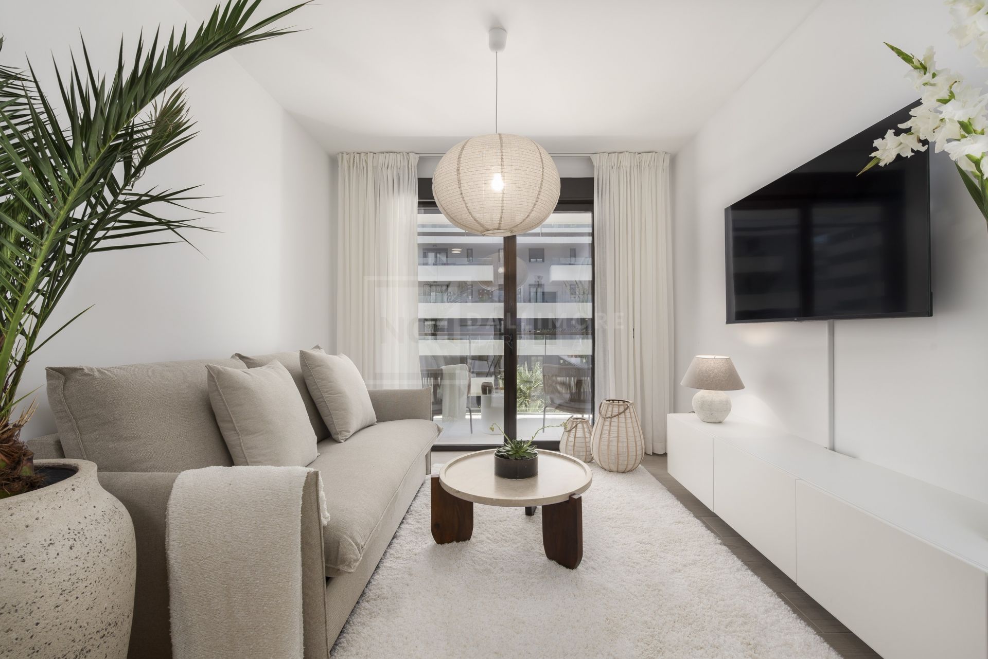 2-BEDROOM APARTMENT IN ESTEPONA TOWN