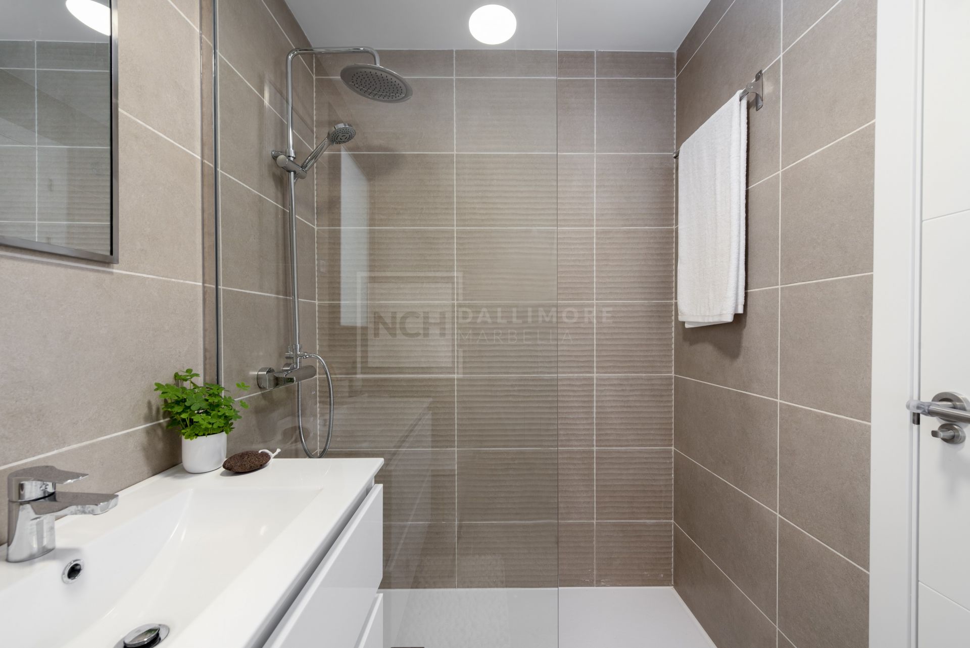 2-BEDROOM APARTMENT IN ESTEPONA TOWN