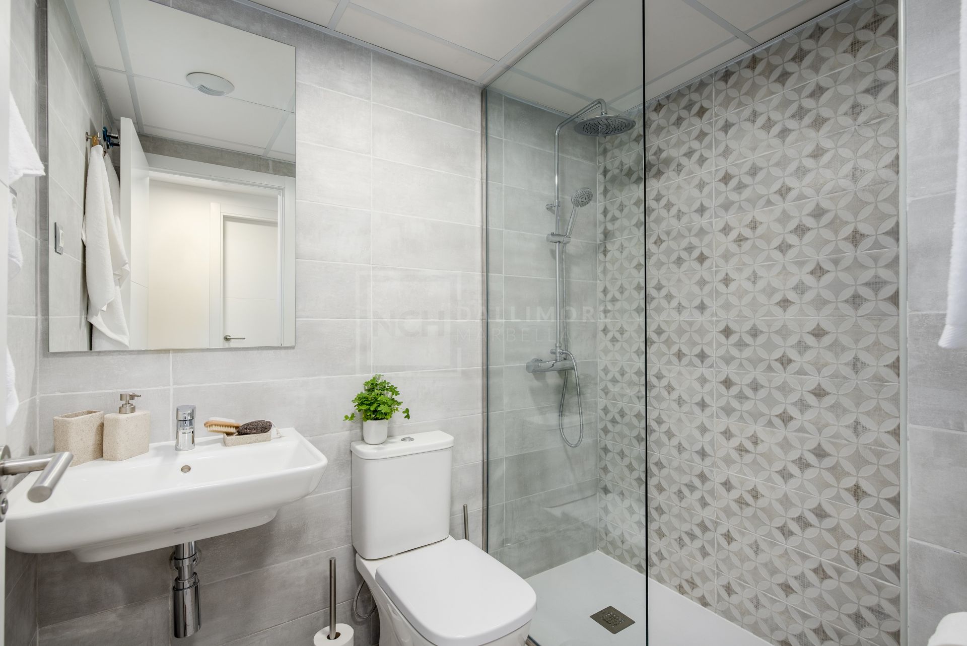 2-BEDROOM APARTMENT IN ESTEPONA TOWN