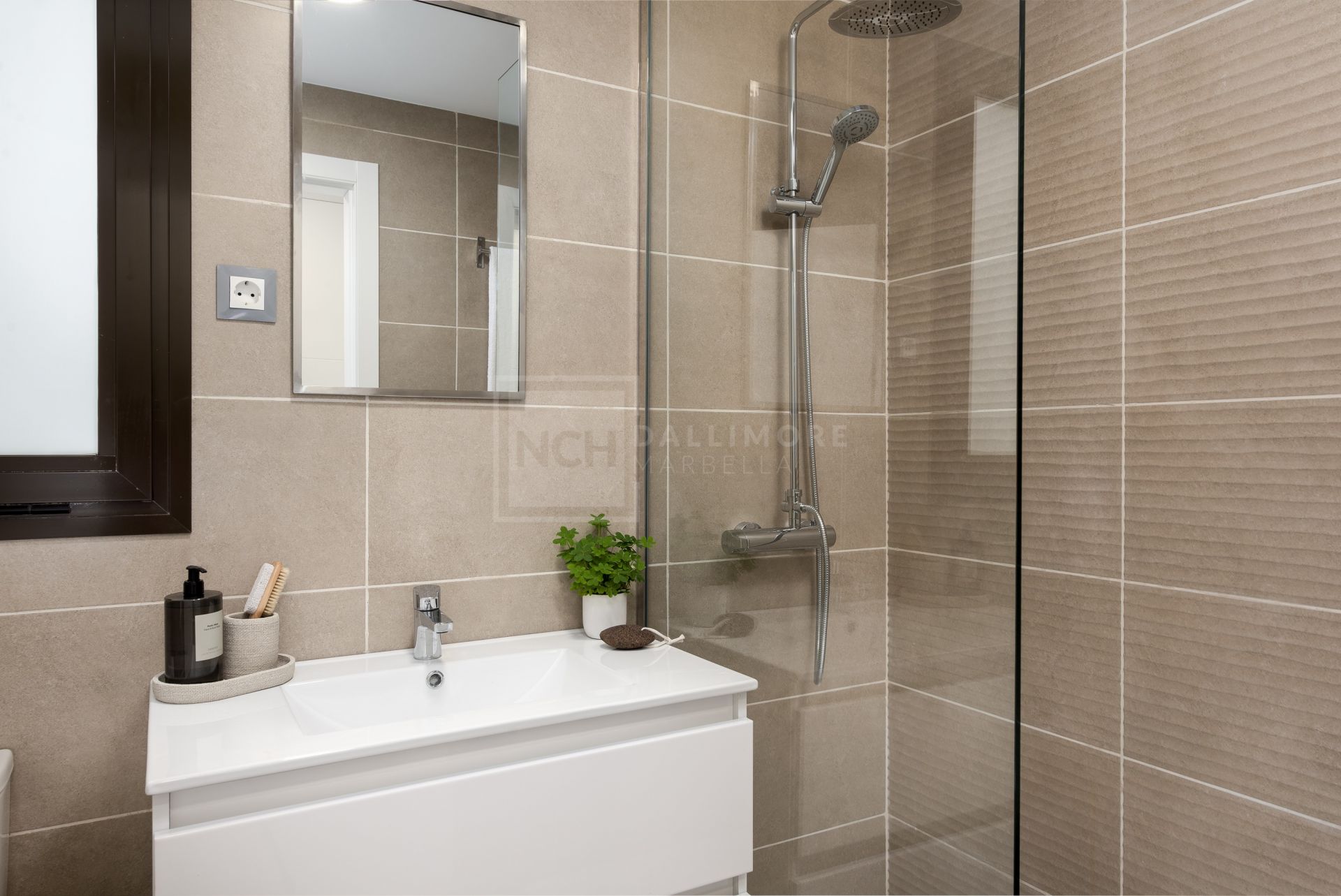 2-BEDROOM APARTMENT IN ESTEPONA TOWN