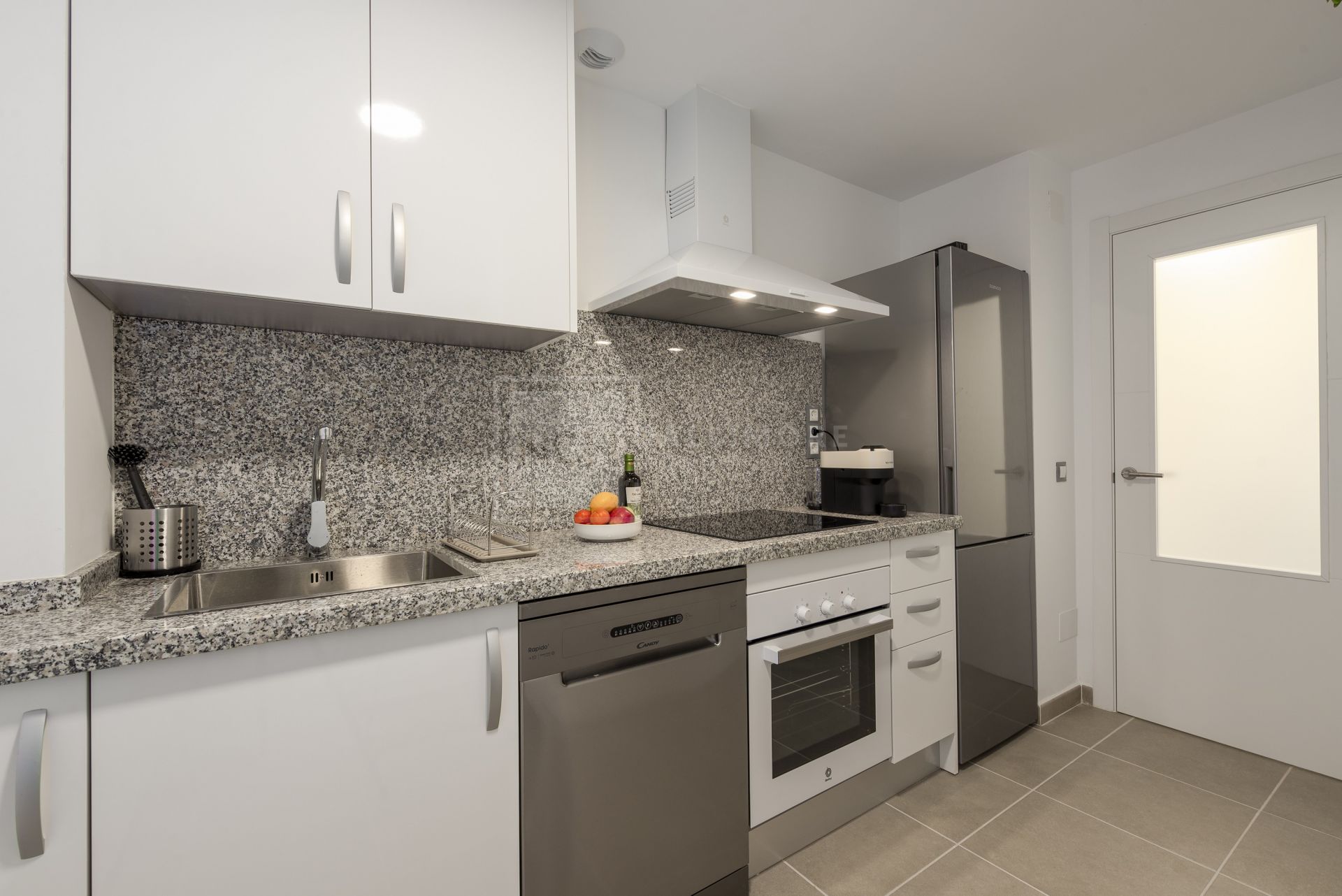 2-BEDROOM APARTMENT IN ESTEPONA TOWN