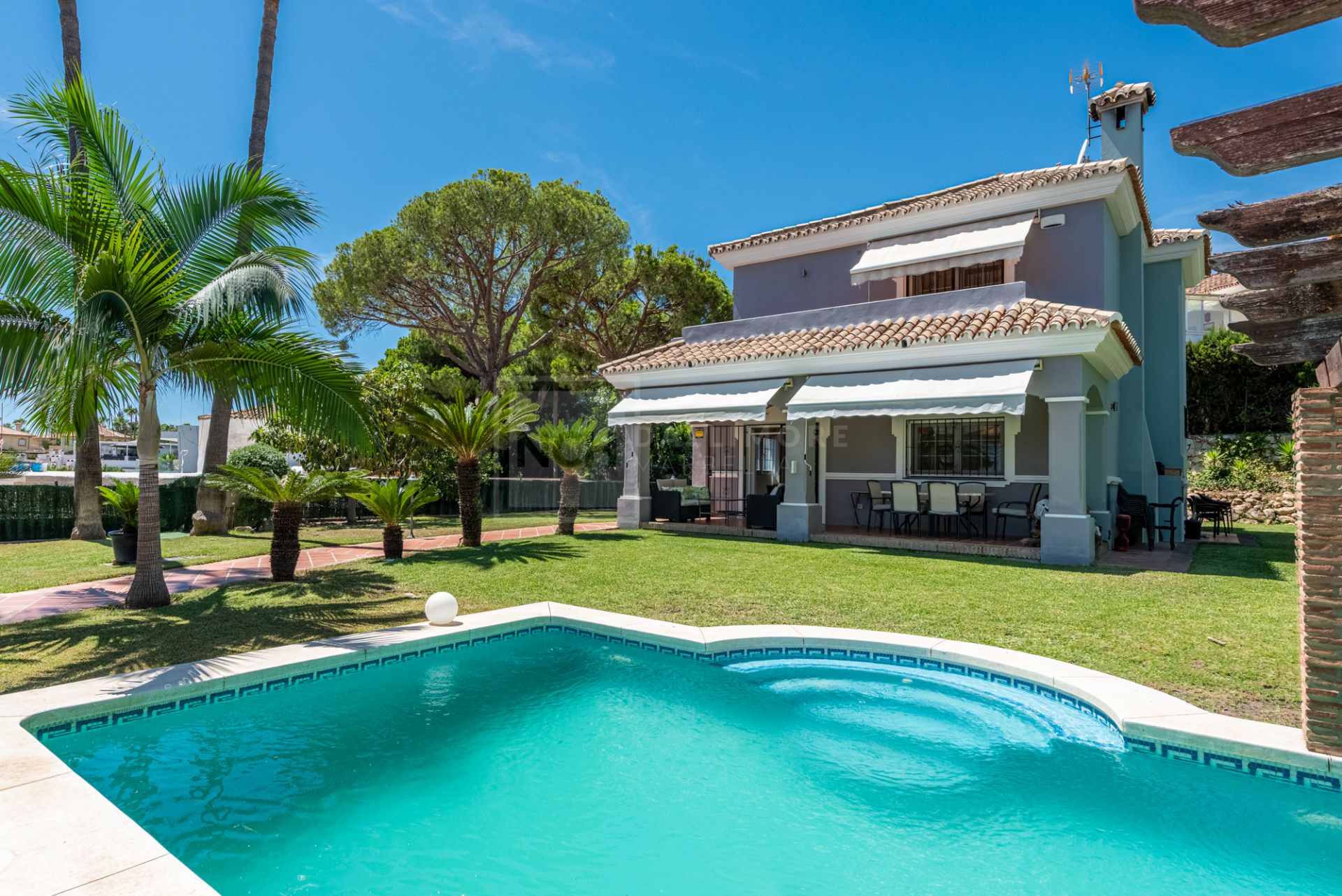 3-BEDROOM VILLA IN MONTE BIARRITZ