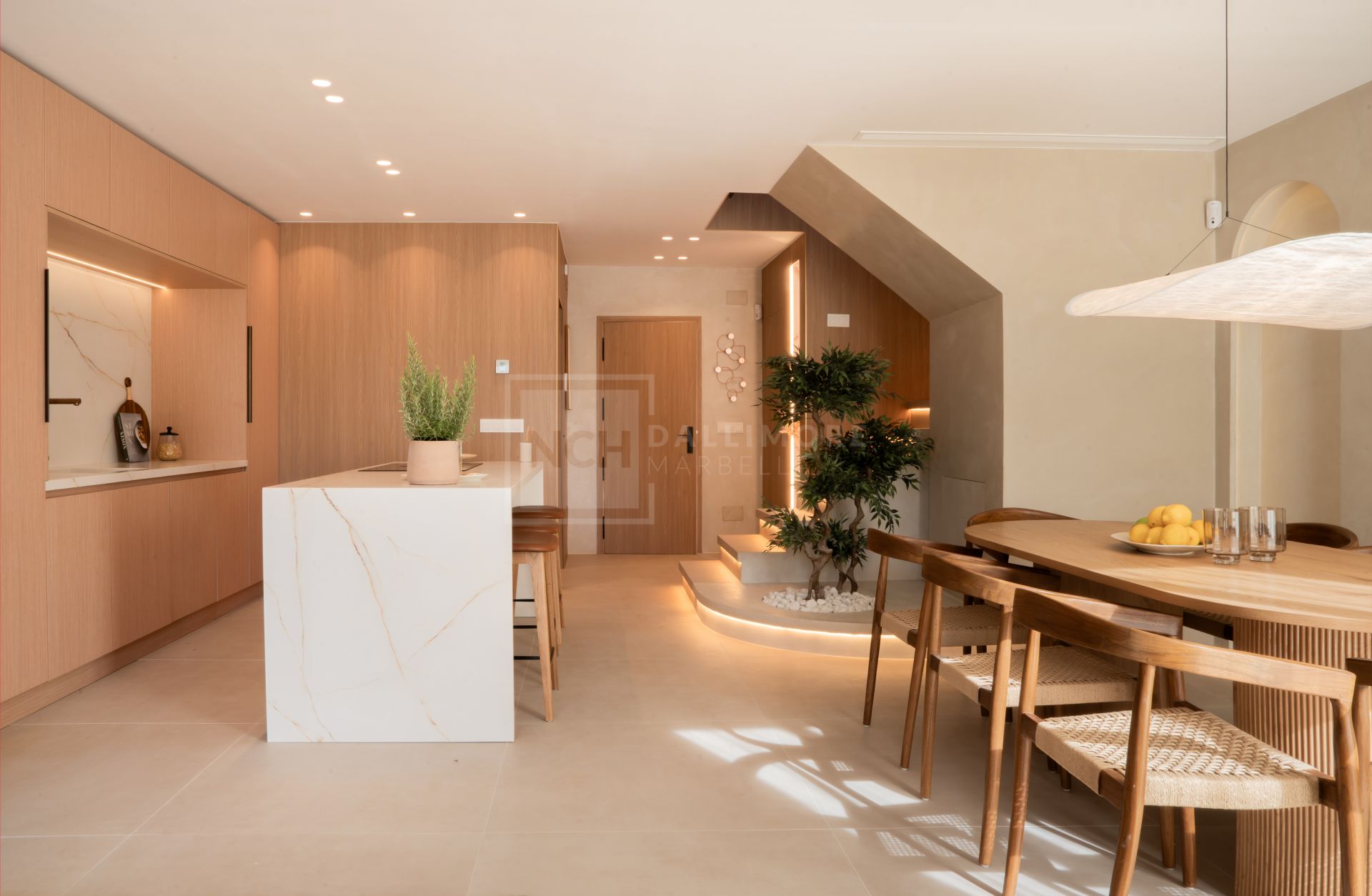 FULLY RENOVATED TOWNHOUSE IN PUERTO BANUS