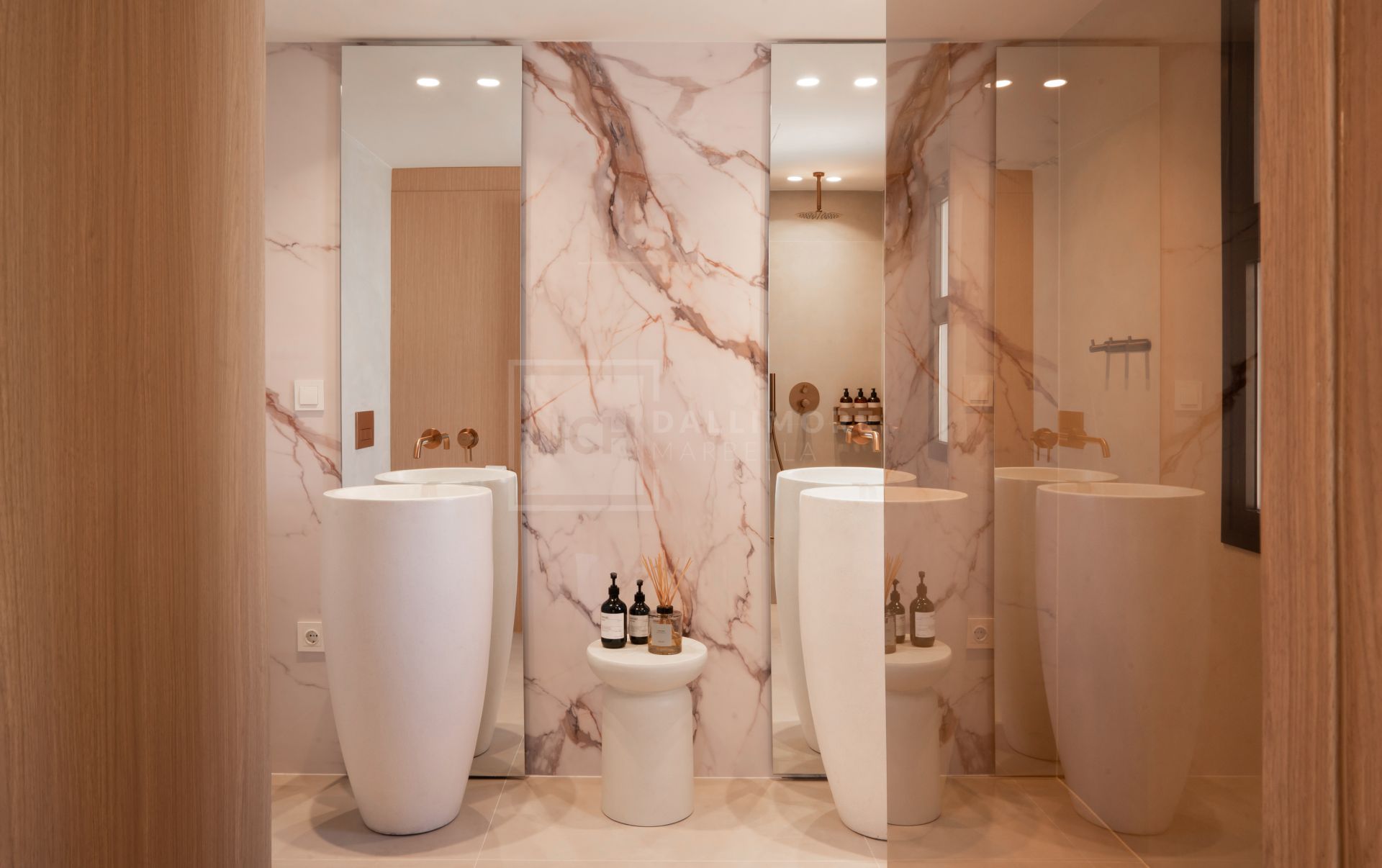 FULLY RENOVATED TOWNHOUSE IN PUERTO BANUS