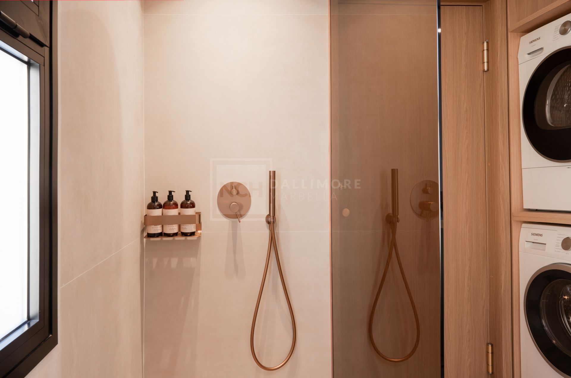 FULLY RENOVATED TOWNHOUSE IN PUERTO BANUS