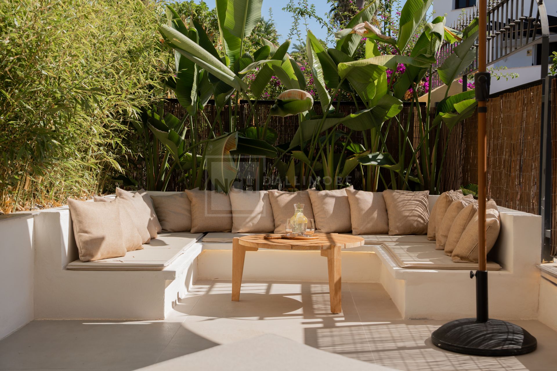 FULLY RENOVATED TOWNHOUSE IN PUERTO BANUS