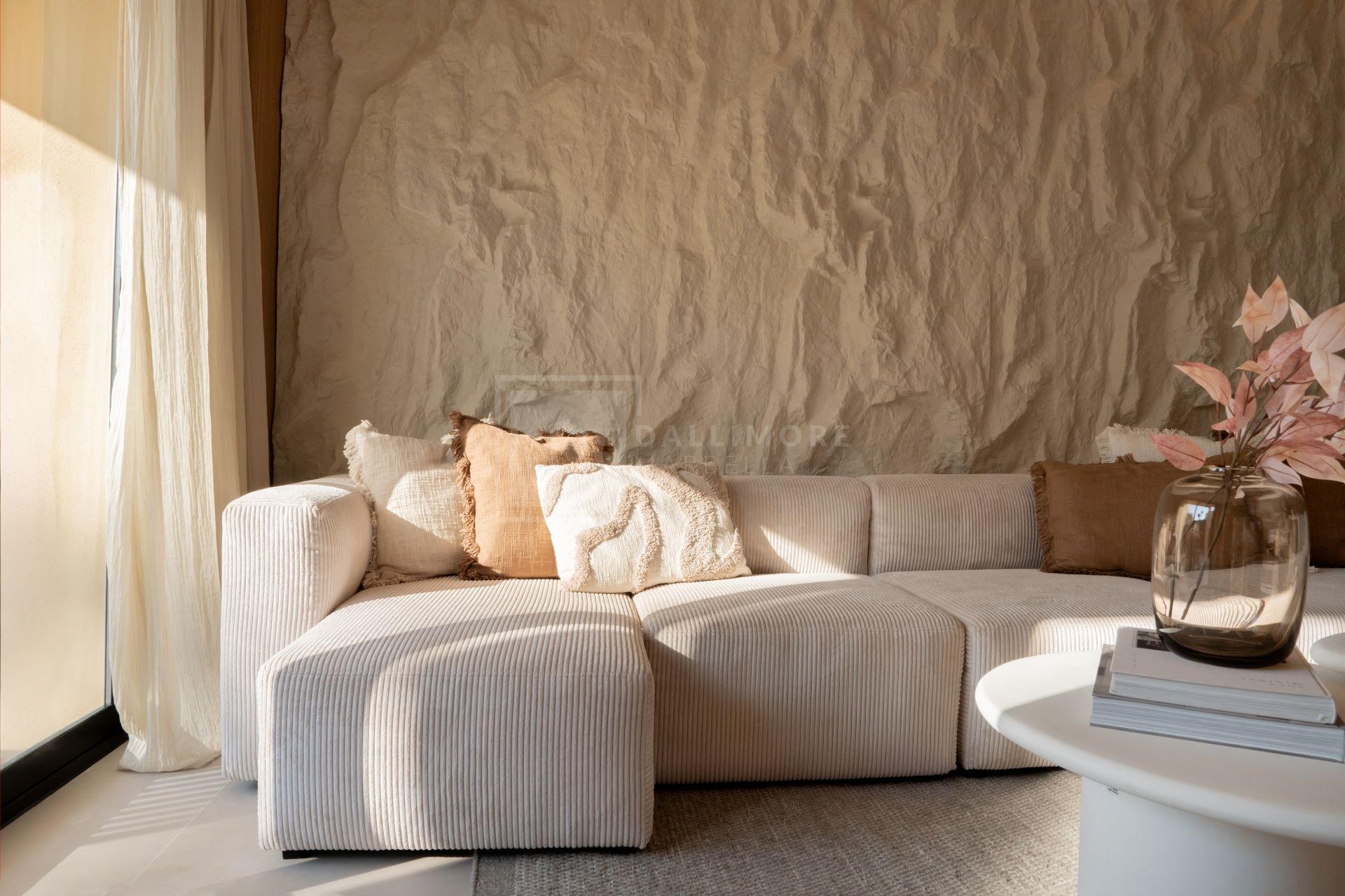 FULLY RENOVATED TOWNHOUSE IN PUERTO BANUS