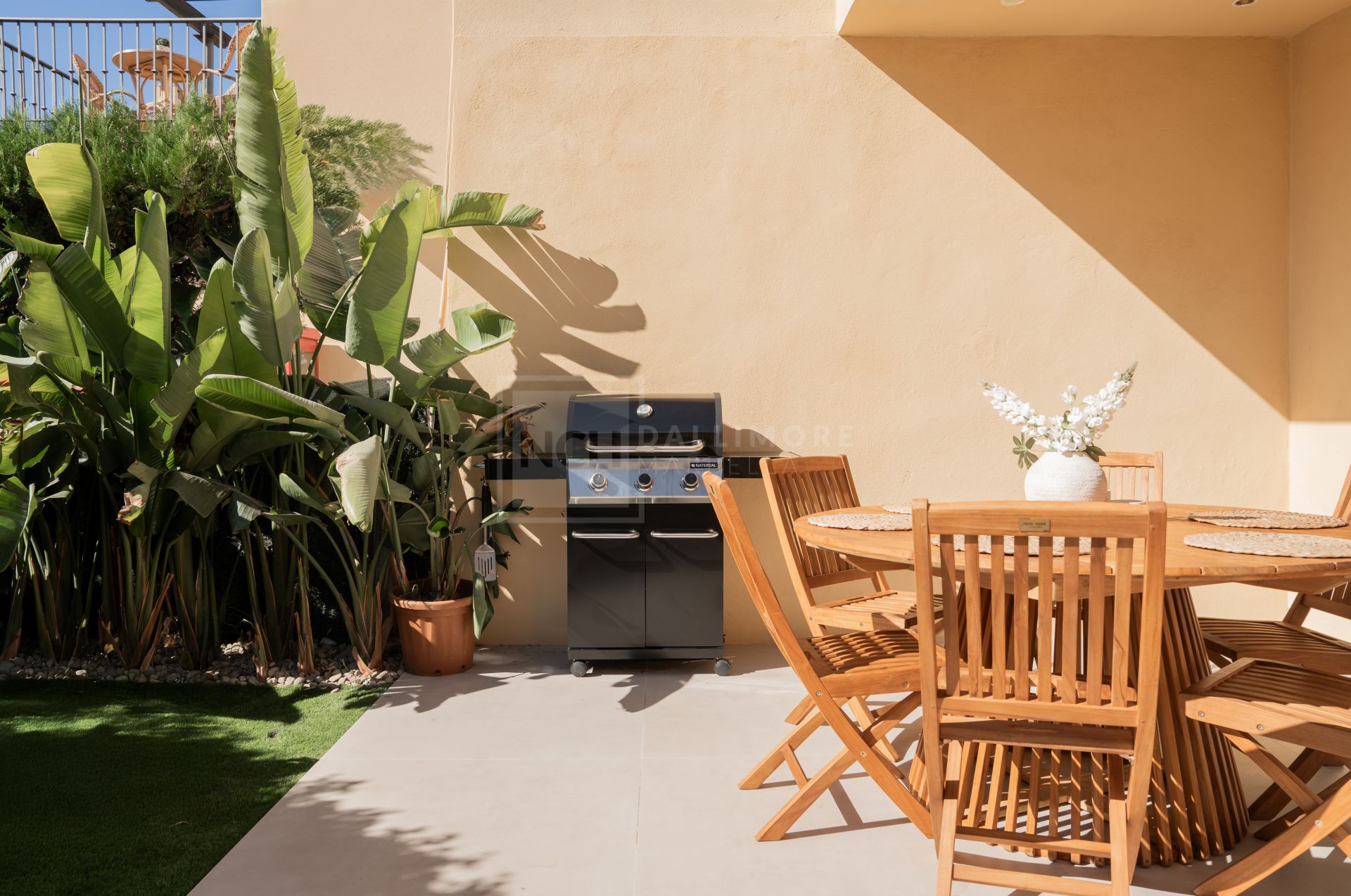 FULLY RENOVATED TOWNHOUSE IN PUERTO BANUS