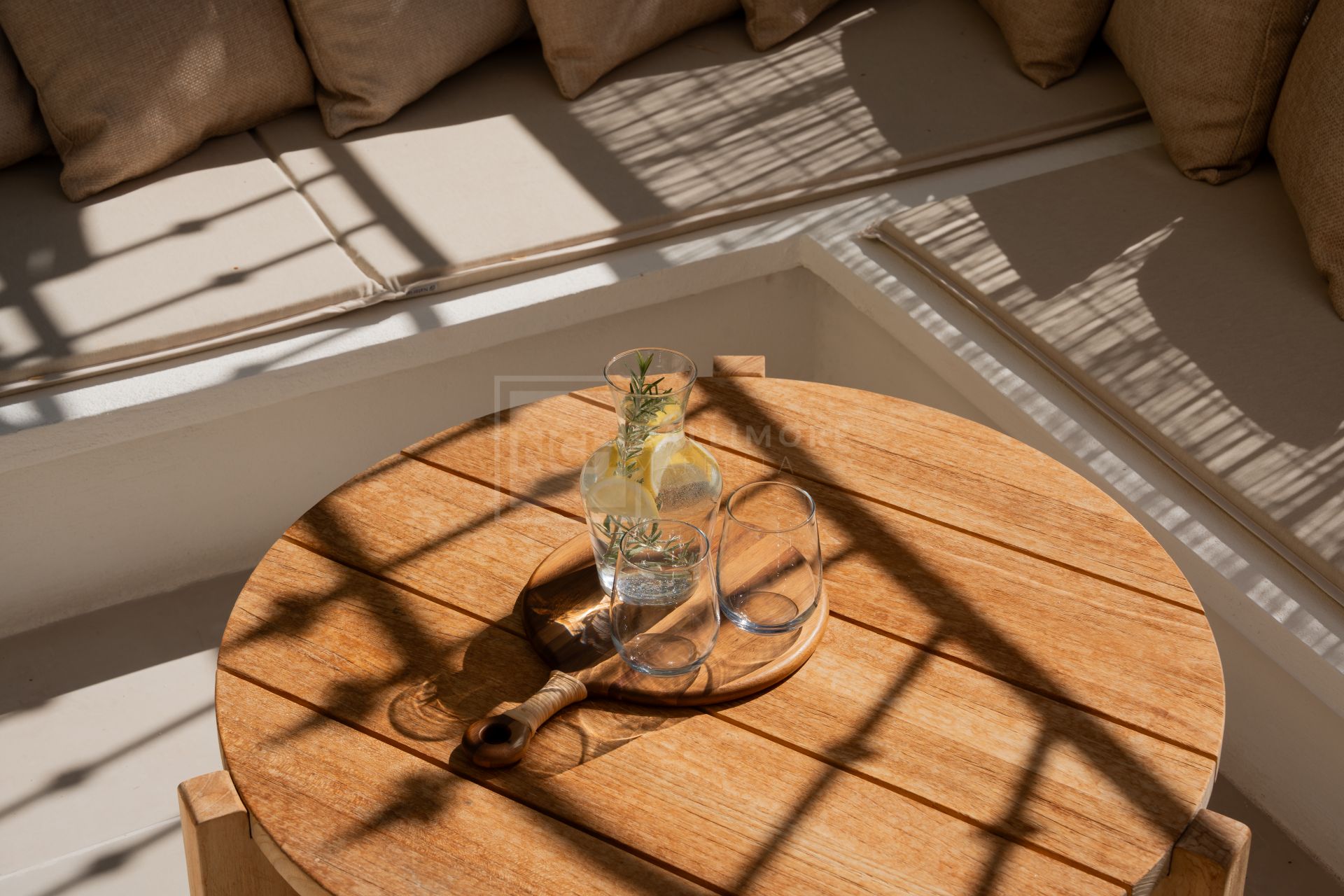 FULLY RENOVATED TOWNHOUSE IN PUERTO BANUS