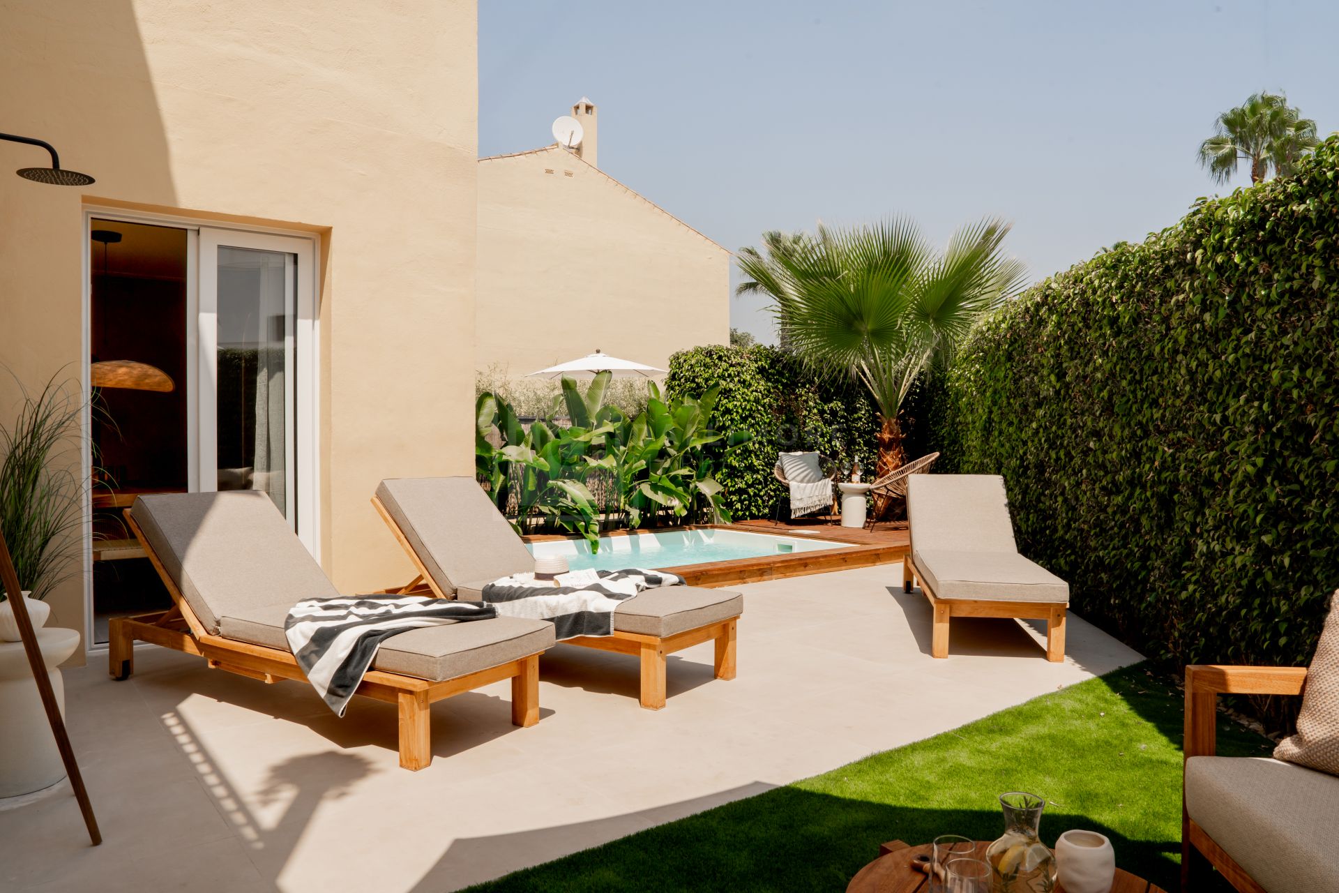 FULLY RENOVATED TOWNHOUSE IN PUERTO BANUS