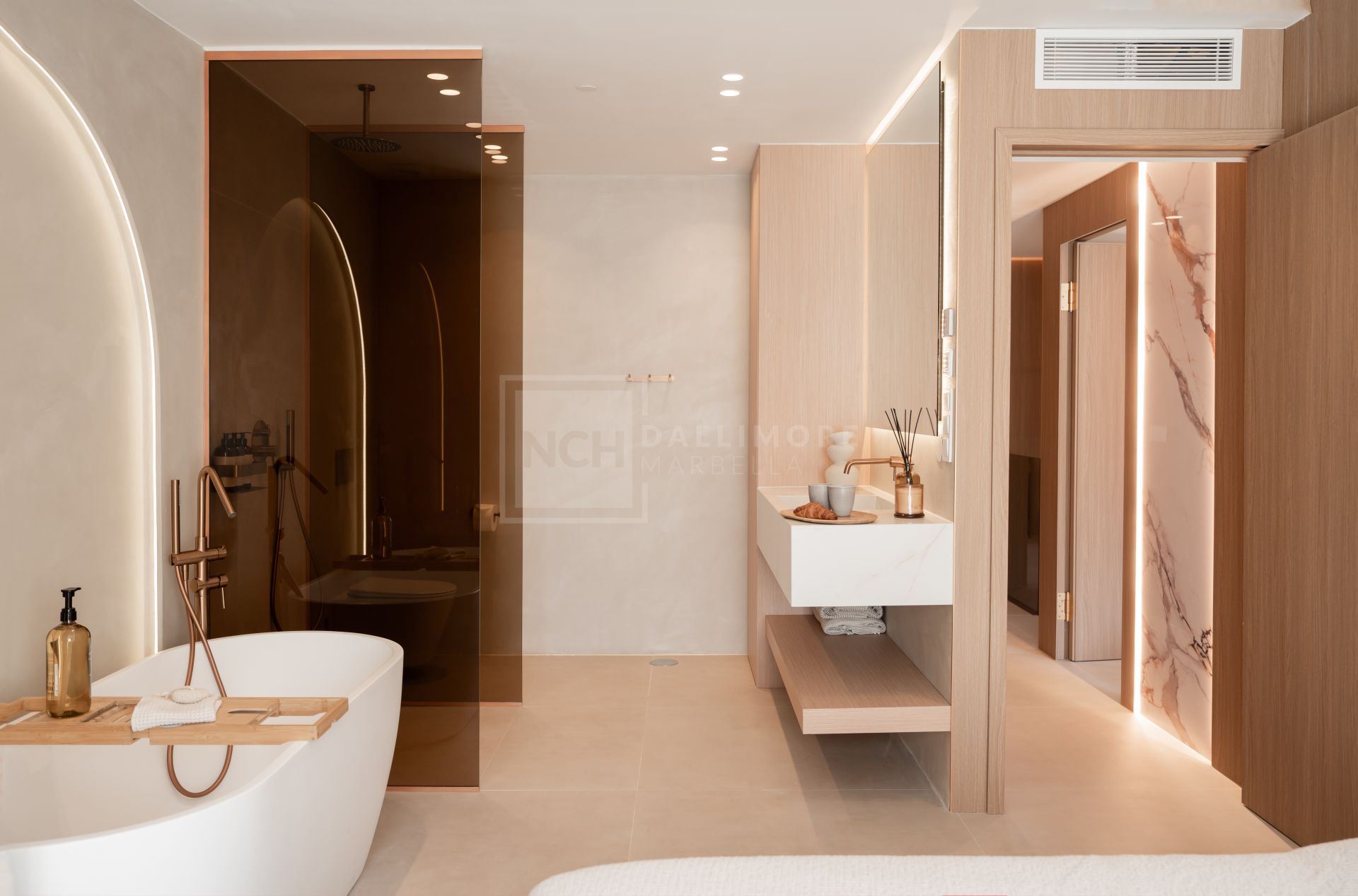 FULLY RENOVATED TOWNHOUSE IN PUERTO BANUS