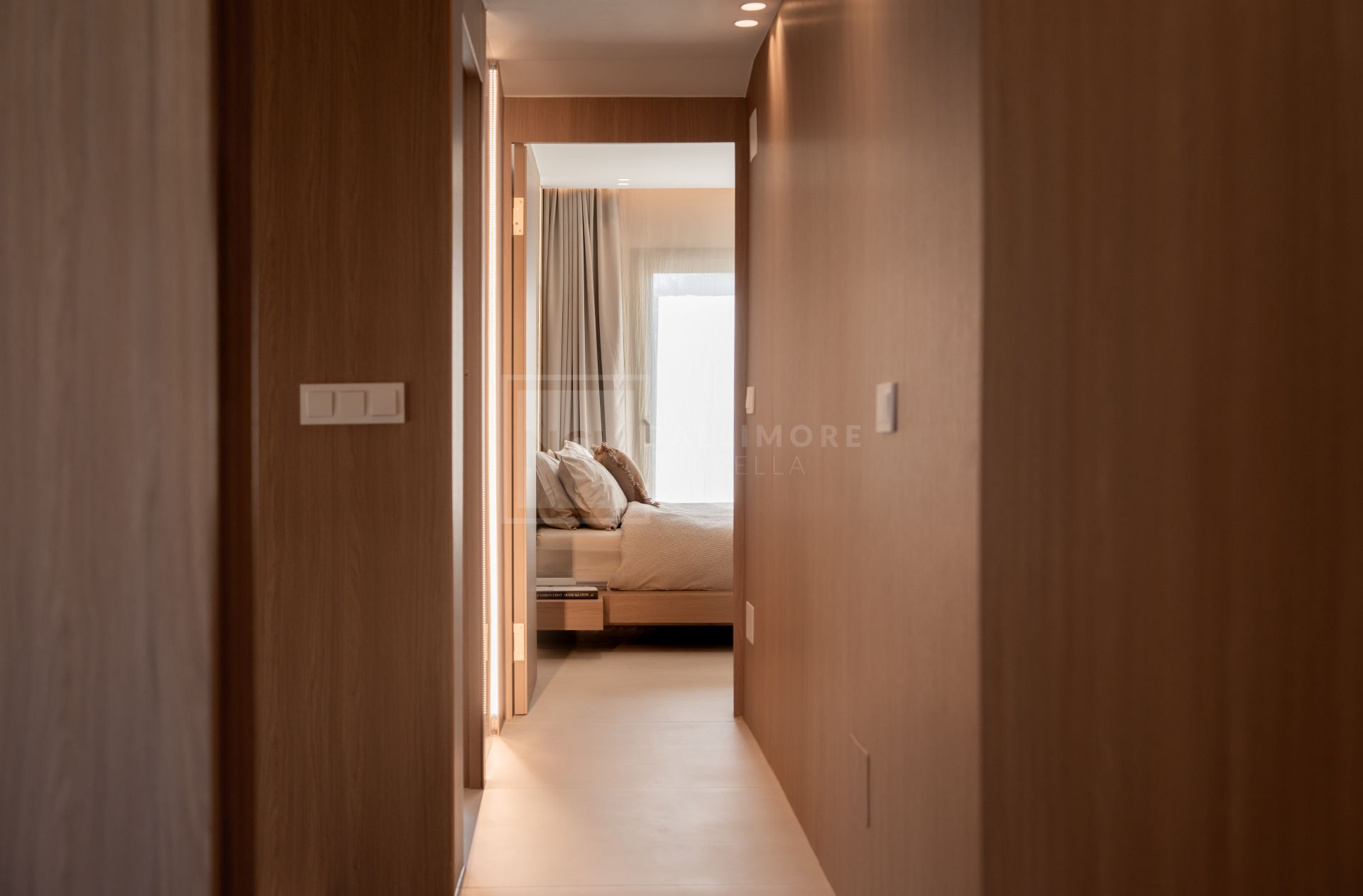 FULLY RENOVATED TOWNHOUSE IN PUERTO BANUS