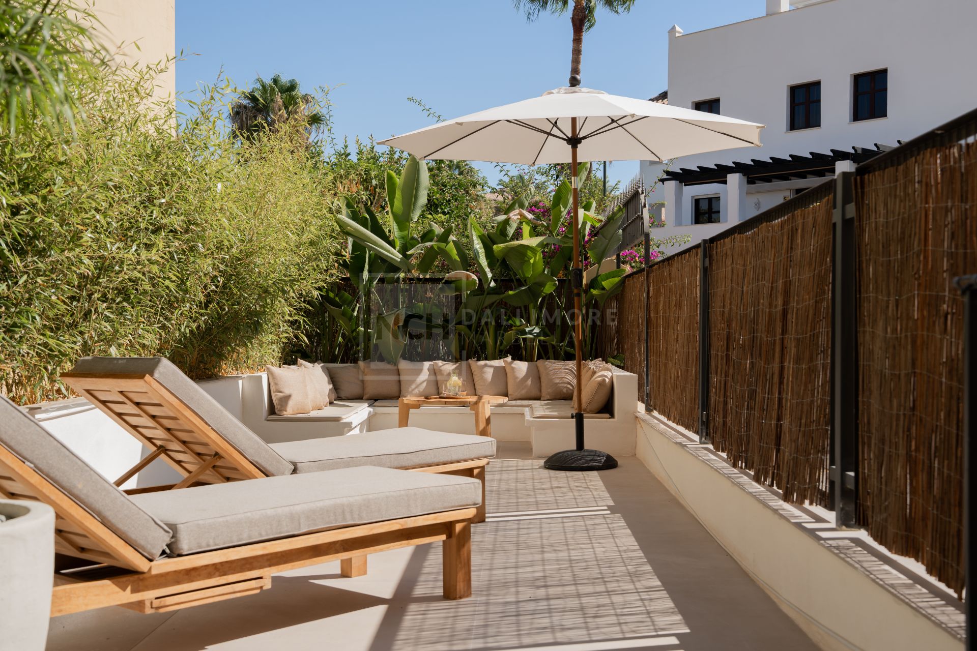 FULLY RENOVATED TOWNHOUSE IN PUERTO BANUS