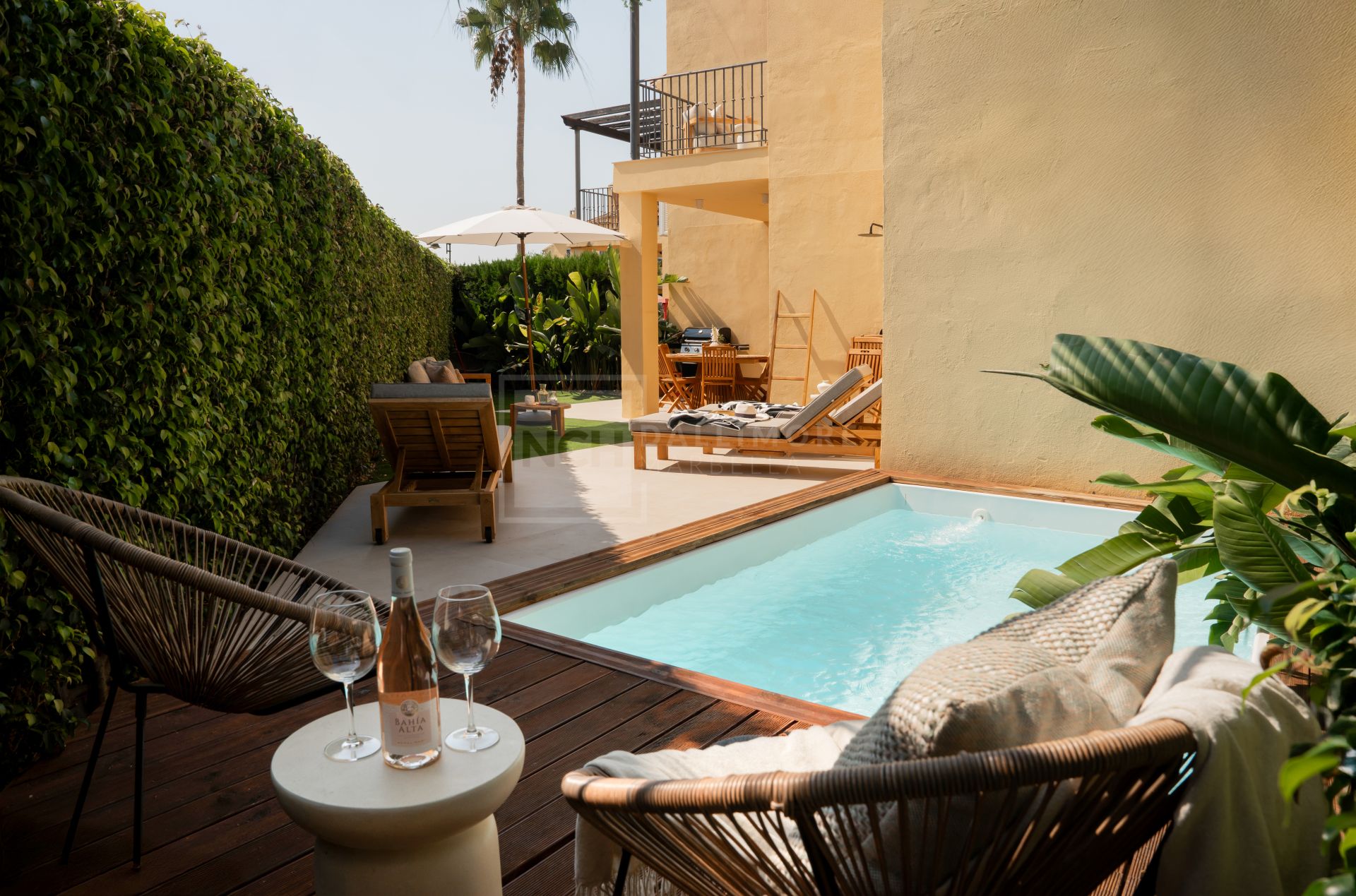 FULLY RENOVATED TOWNHOUSE IN PUERTO BANUS