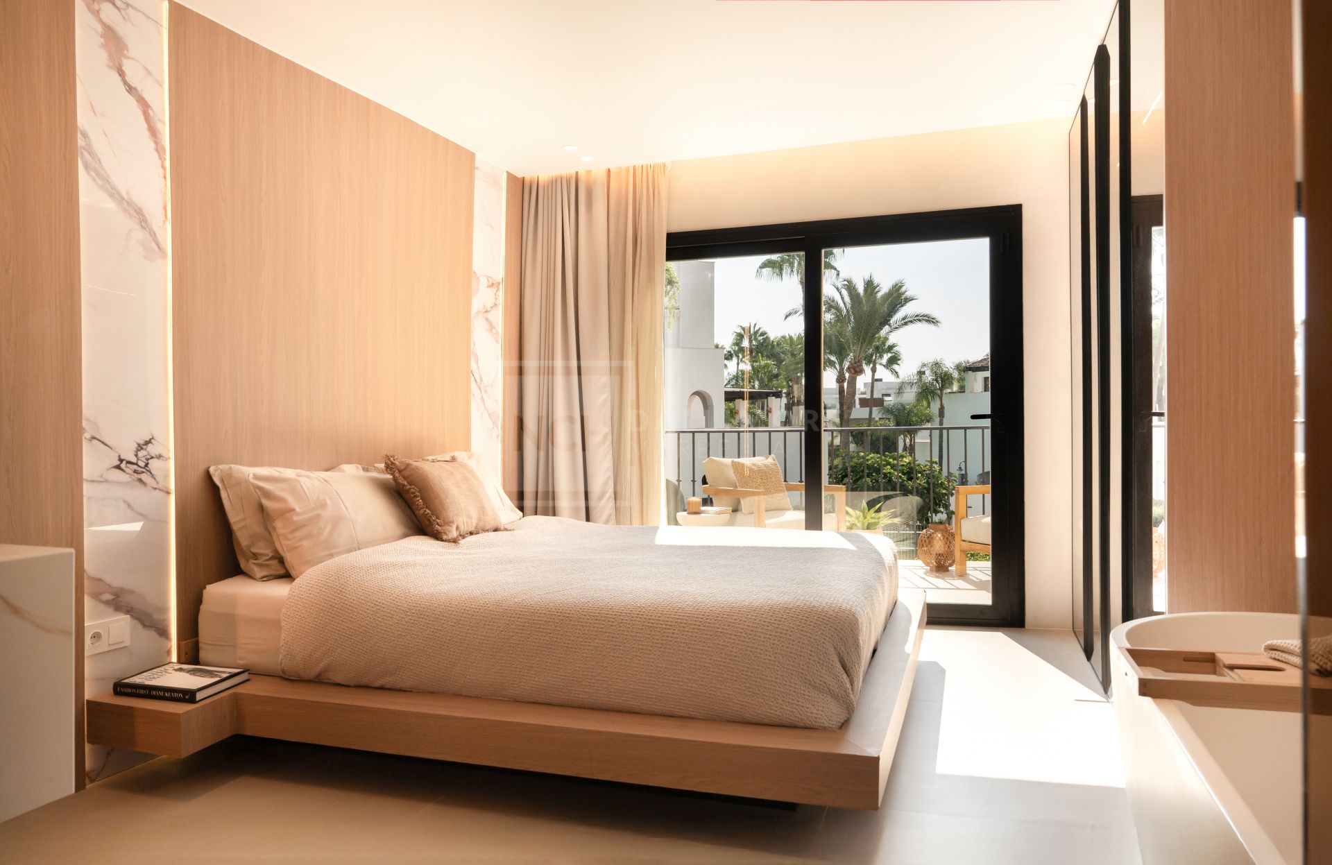 FULLY RENOVATED TOWNHOUSE IN PUERTO BANUS