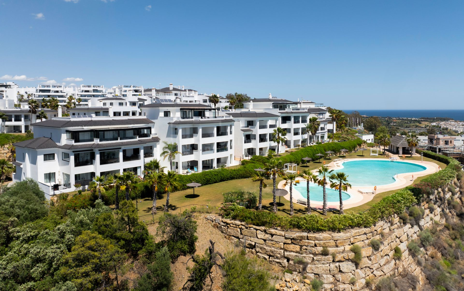 STUNNING SEA VIEW APARTMENT IN MIRADOR DE ESTEPONA HILLS