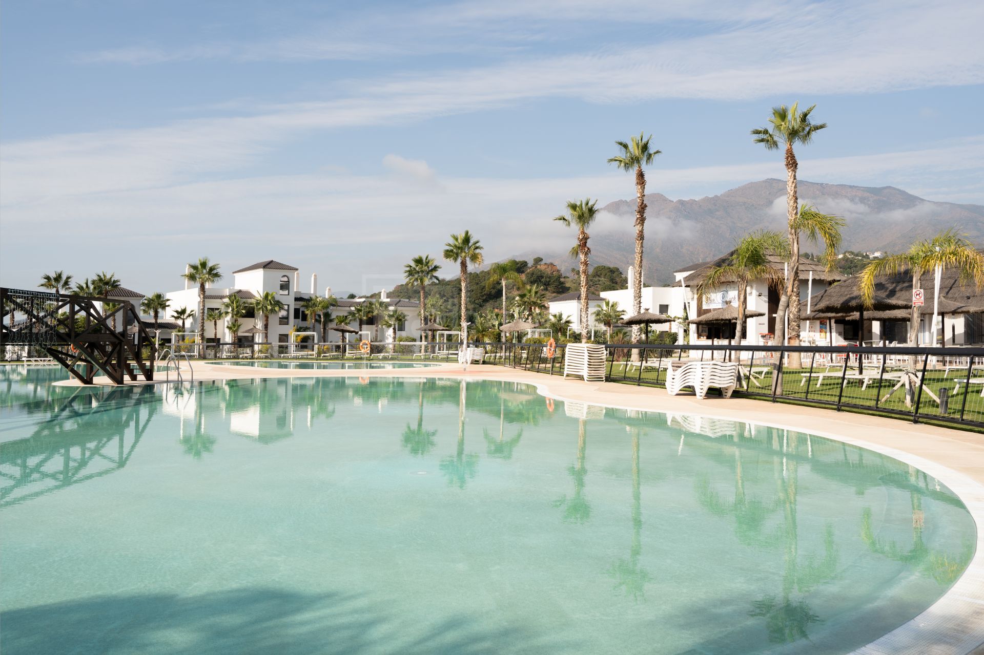 STUNNING SEA VIEW APARTMENT IN MIRADOR DE ESTEPONA HILLS