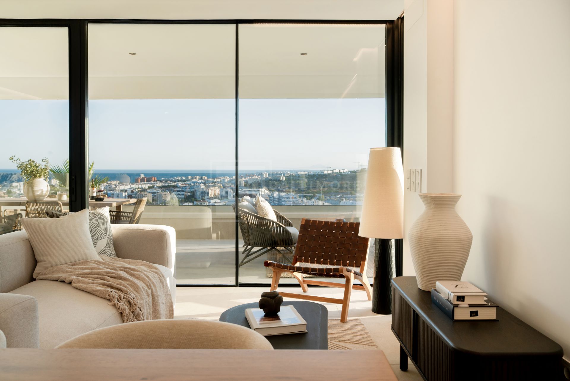 STUNNING SEA VIEW APARTMENT IN MIRADOR DE ESTEPONA HILLS