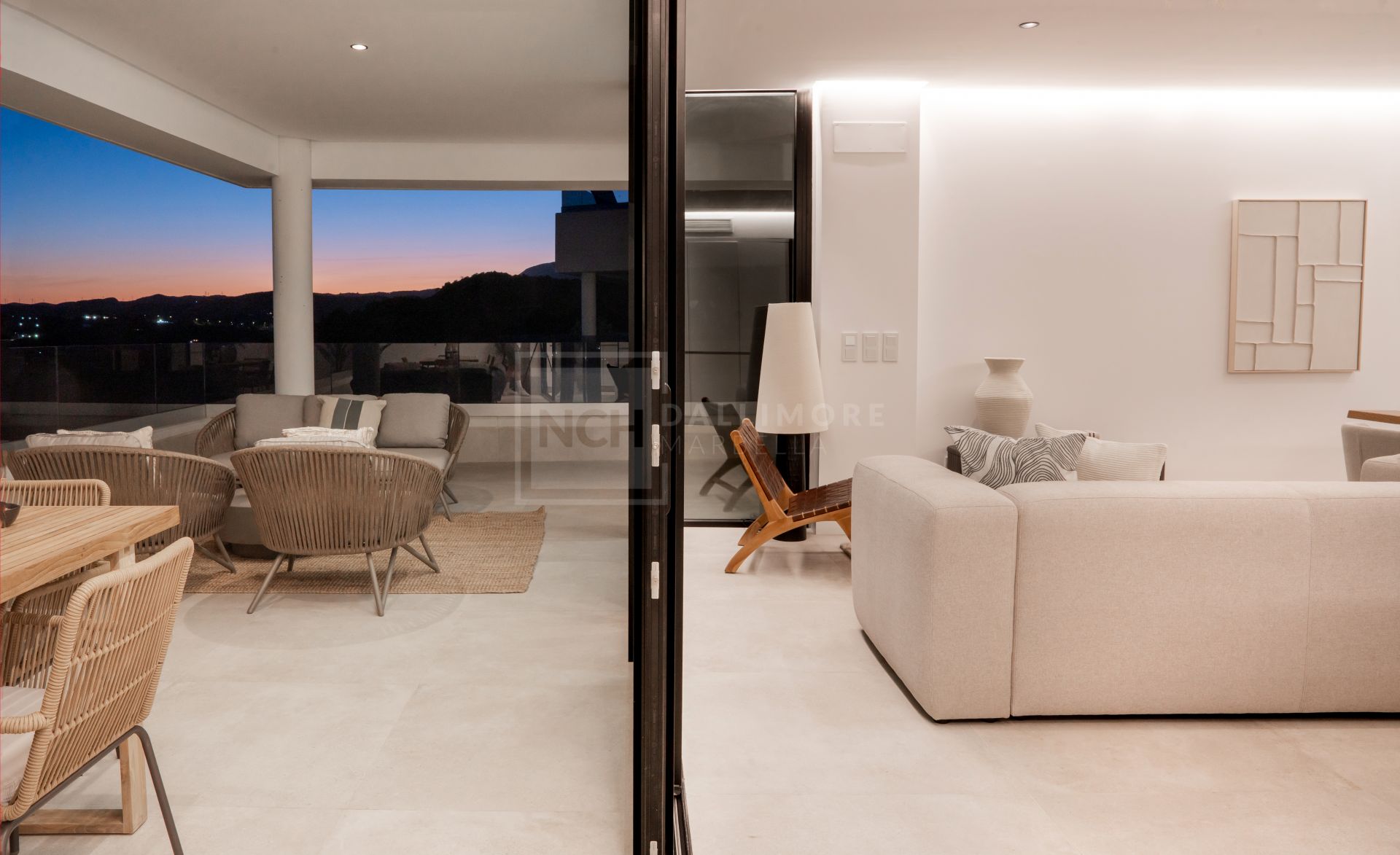 STUNNING SEA VIEW APARTMENT IN MIRADOR DE ESTEPONA HILLS