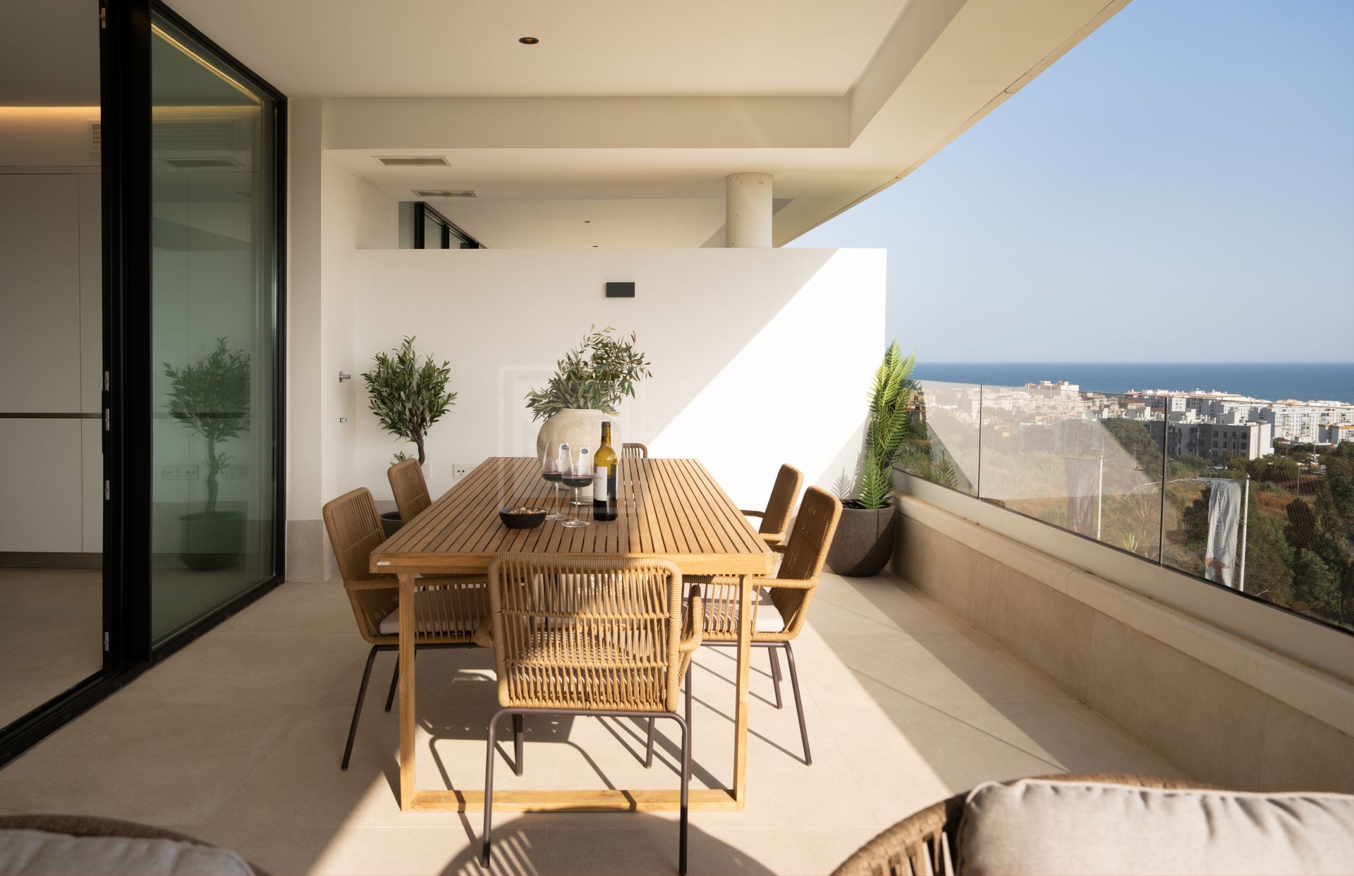 STUNNING SEA VIEW APARTMENT IN MIRADOR DE ESTEPONA HILLS