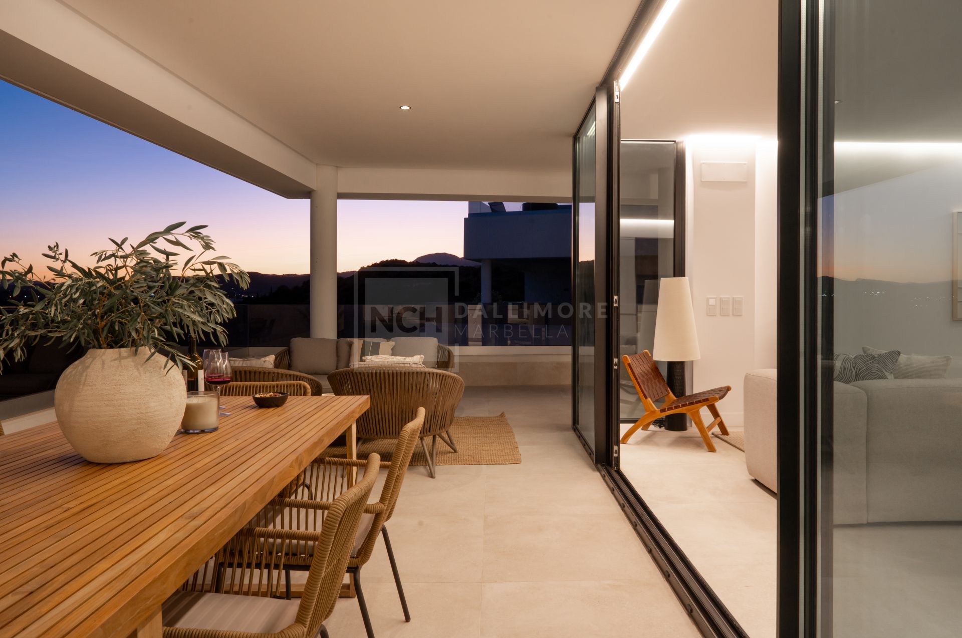 STUNNING SEA VIEW APARTMENT IN MIRADOR DE ESTEPONA HILLS