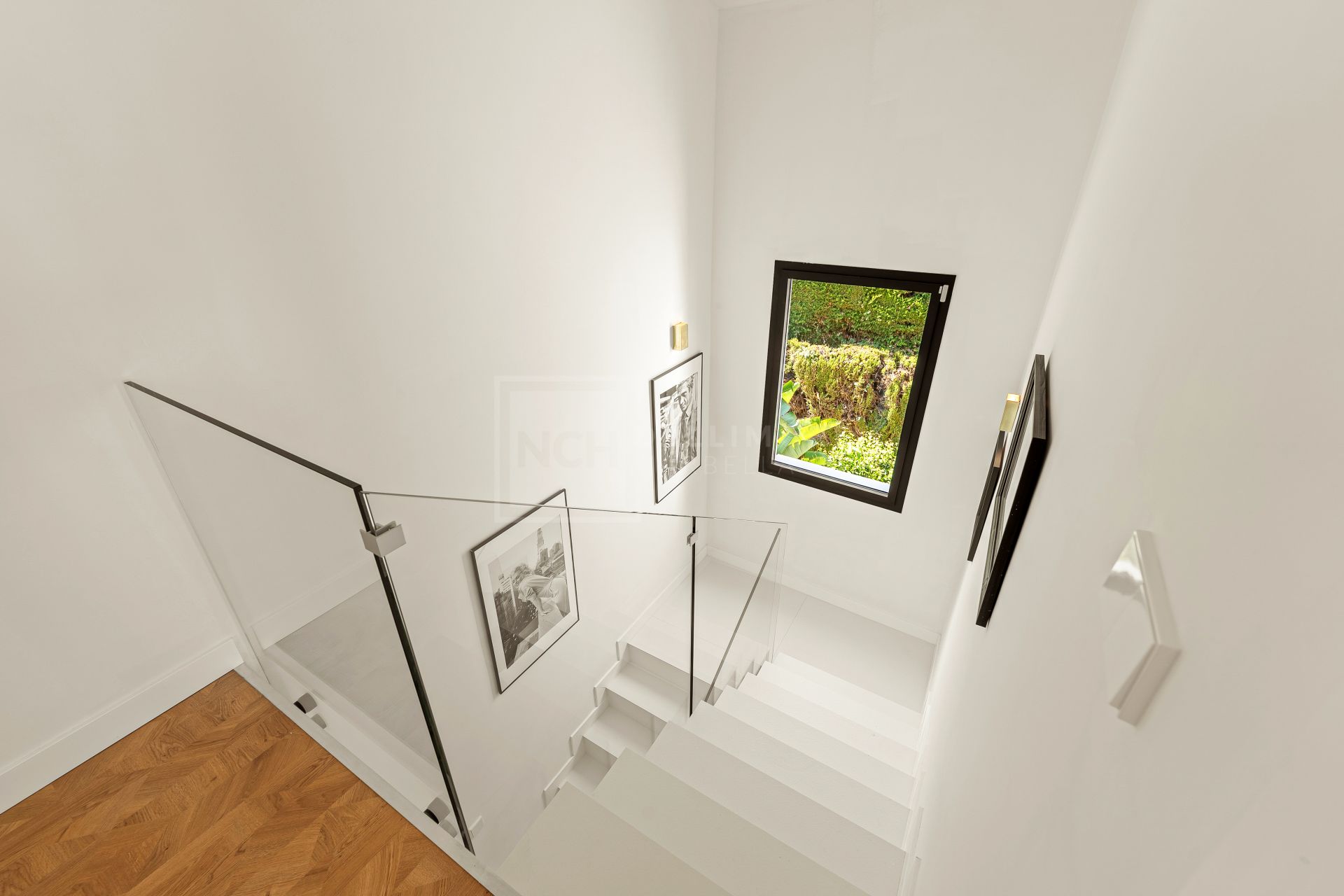 REFURBISHED 4 -BEDROOM VILLA LOCATED IN GATED COMMUNITY