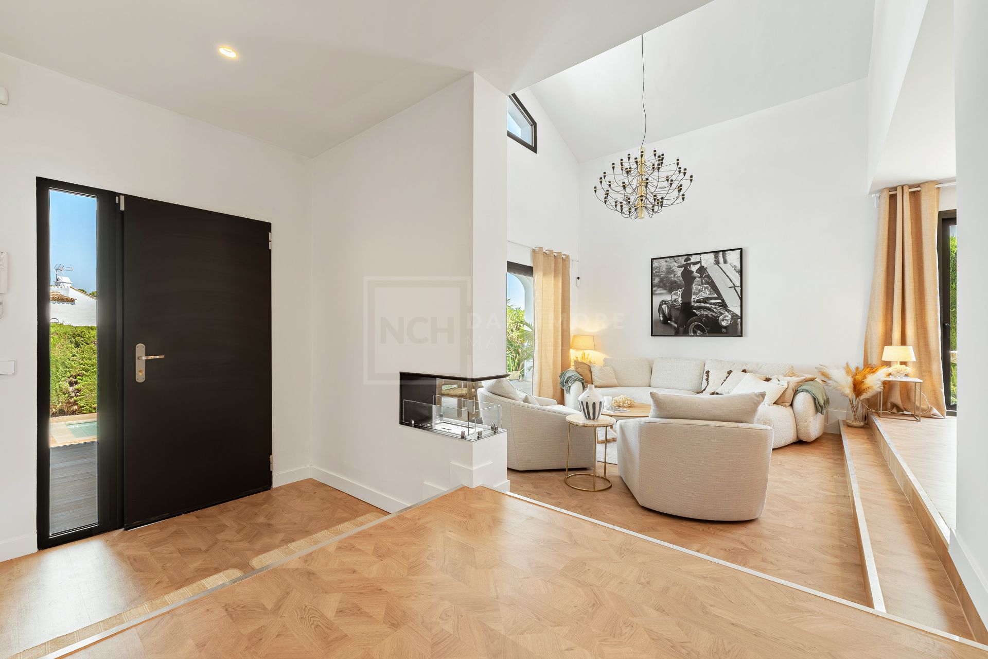 REFURBISHED 4 -BEDROOM VILLA LOCATED IN GATED COMMUNITY