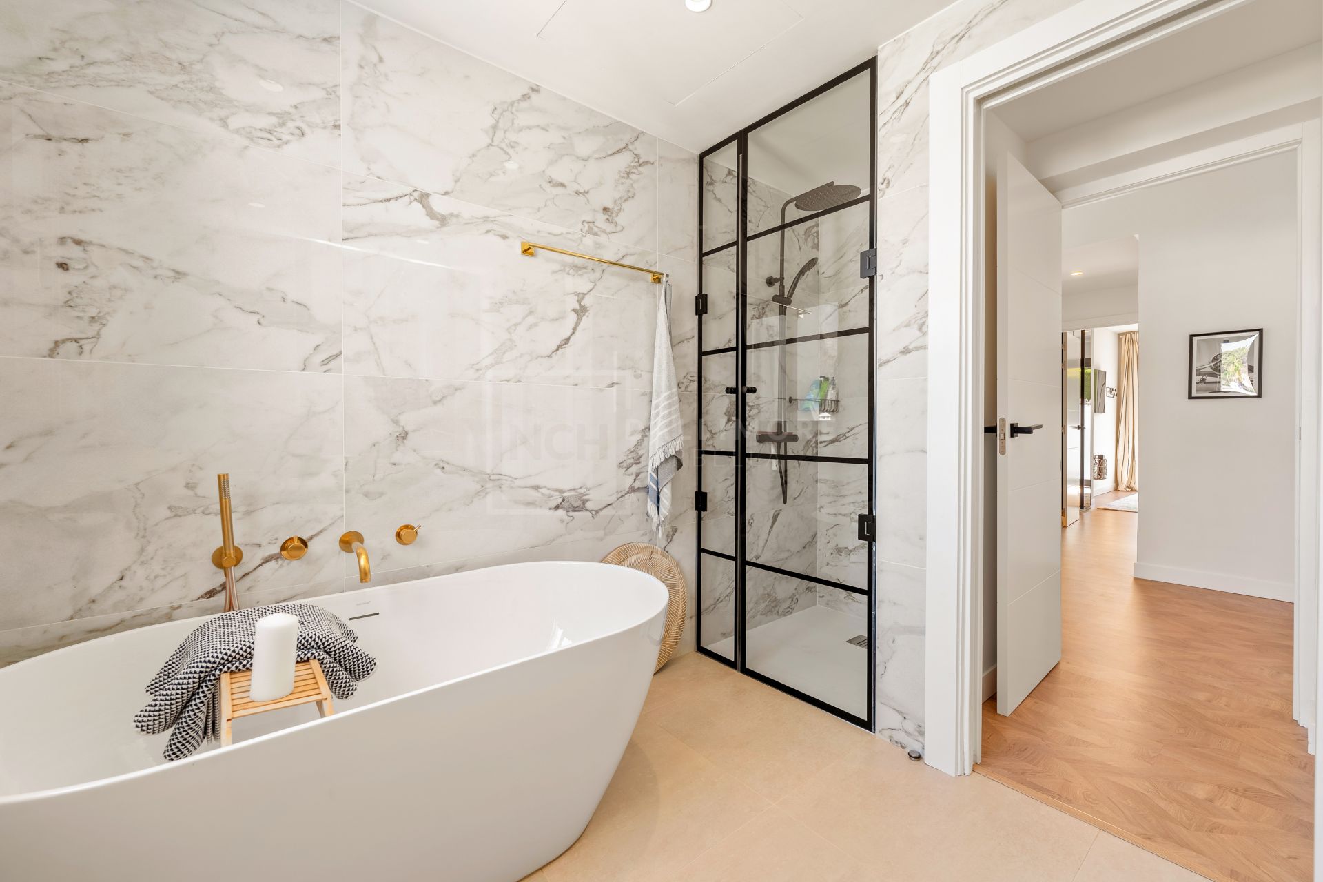 REFURBISHED 4 -BEDROOM VILLA LOCATED IN GATED COMMUNITY