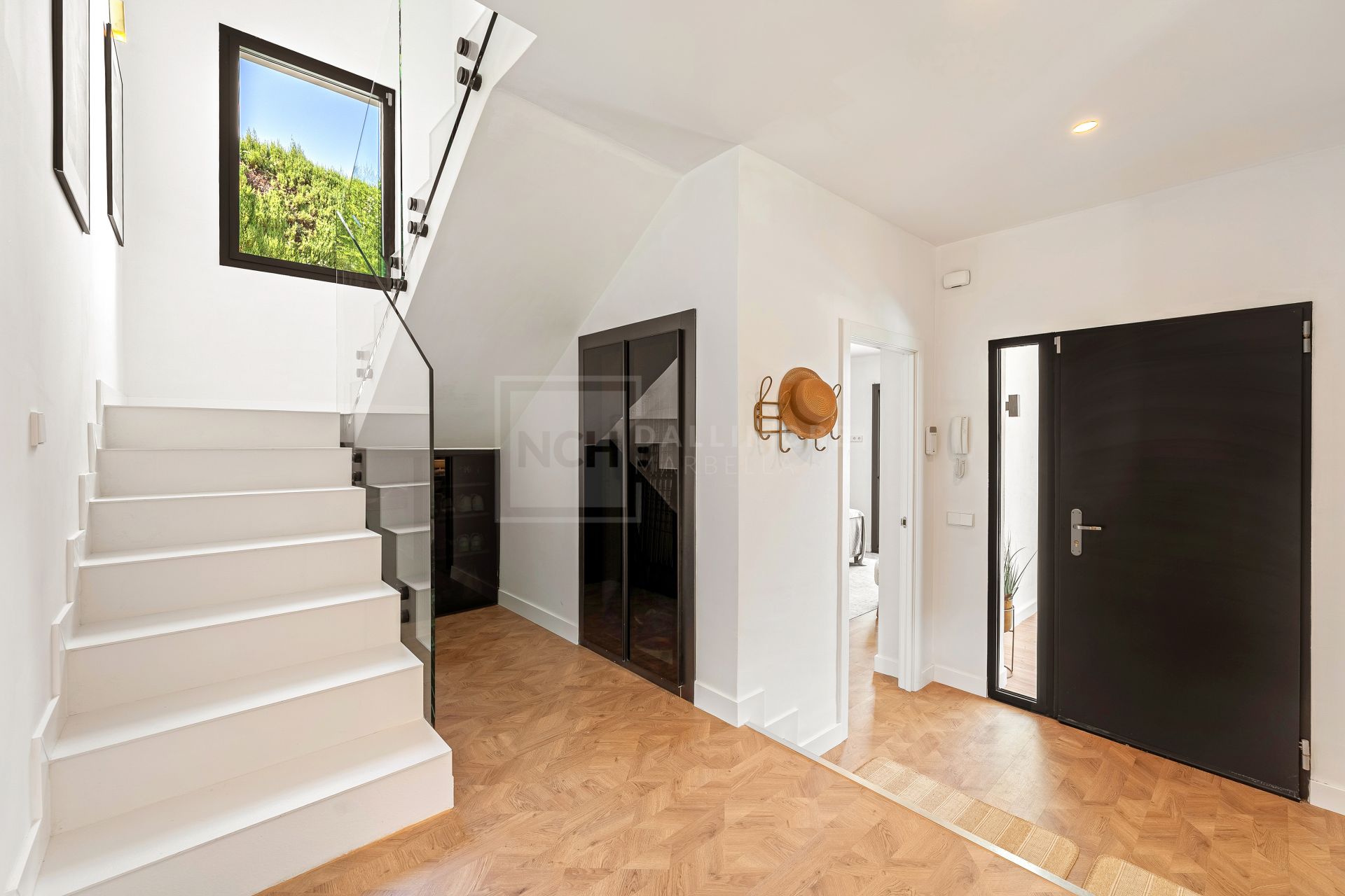 REFURBISHED 4 -BEDROOM VILLA LOCATED IN GATED COMMUNITY